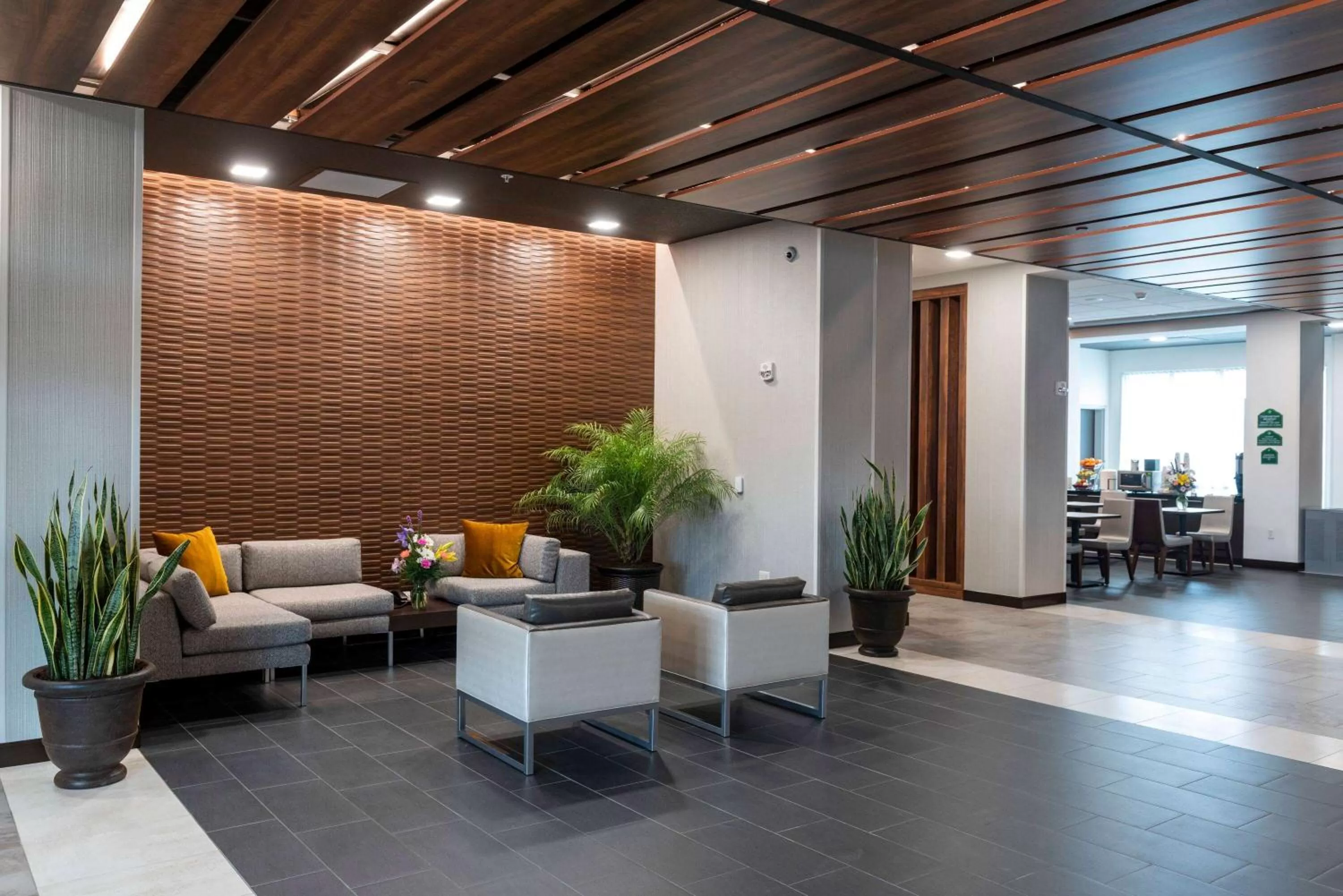 Lobby or reception in Wingate by Wyndham Angola