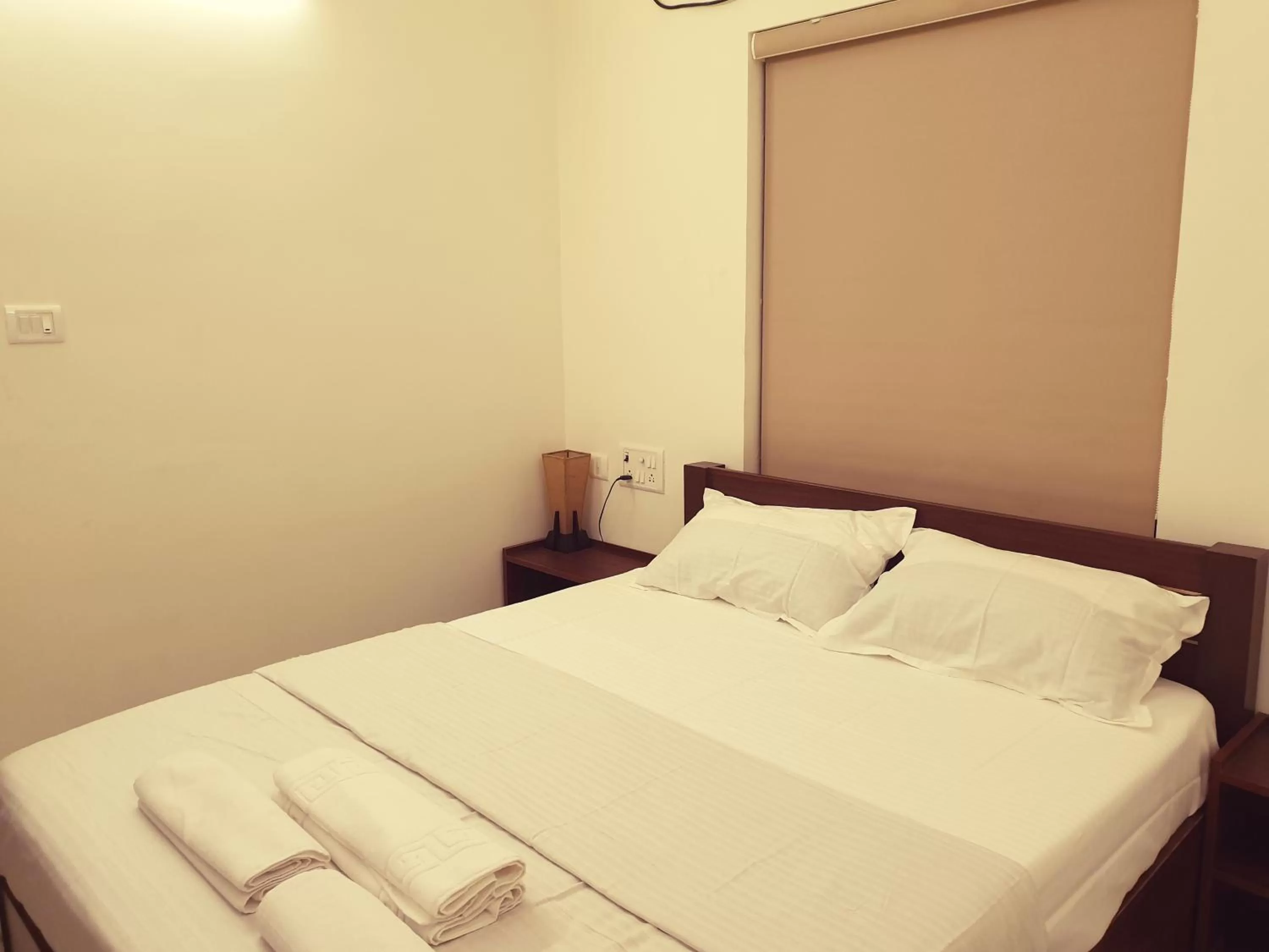 Bedroom, Bed in Chippy Inn