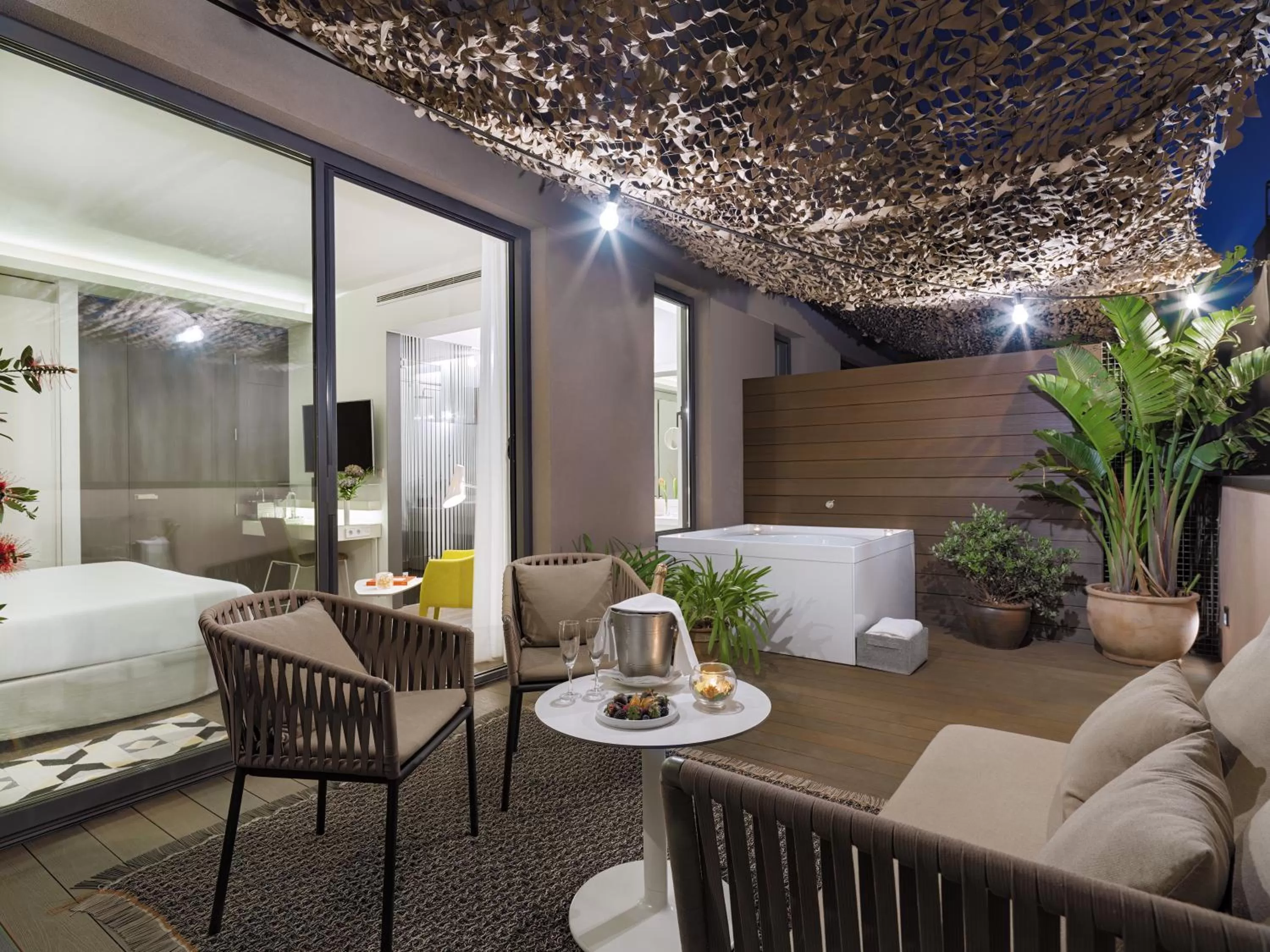 Hot Tub, Bed in H10 Urquinaona Plaza