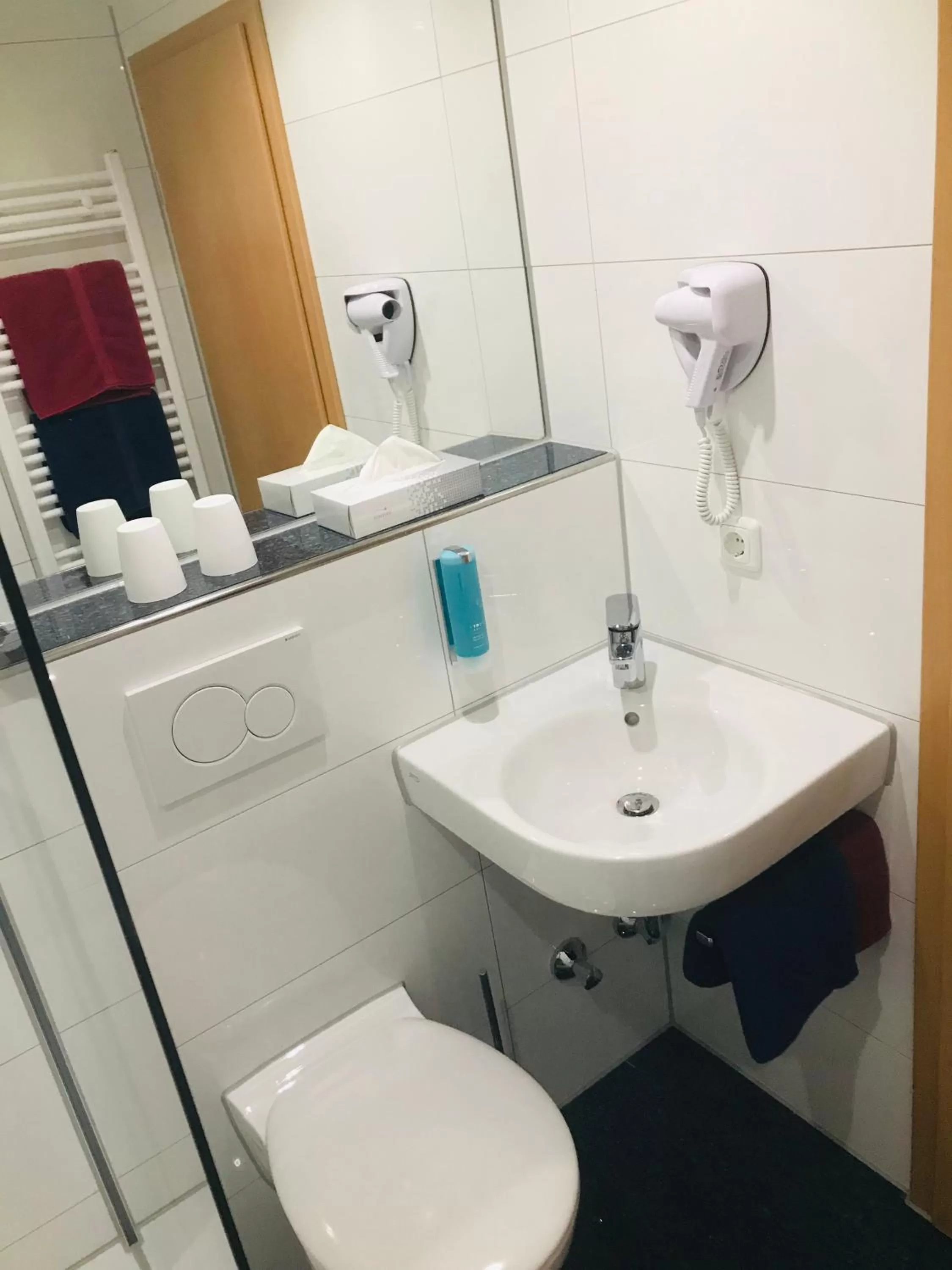 Bathroom in Motel 44