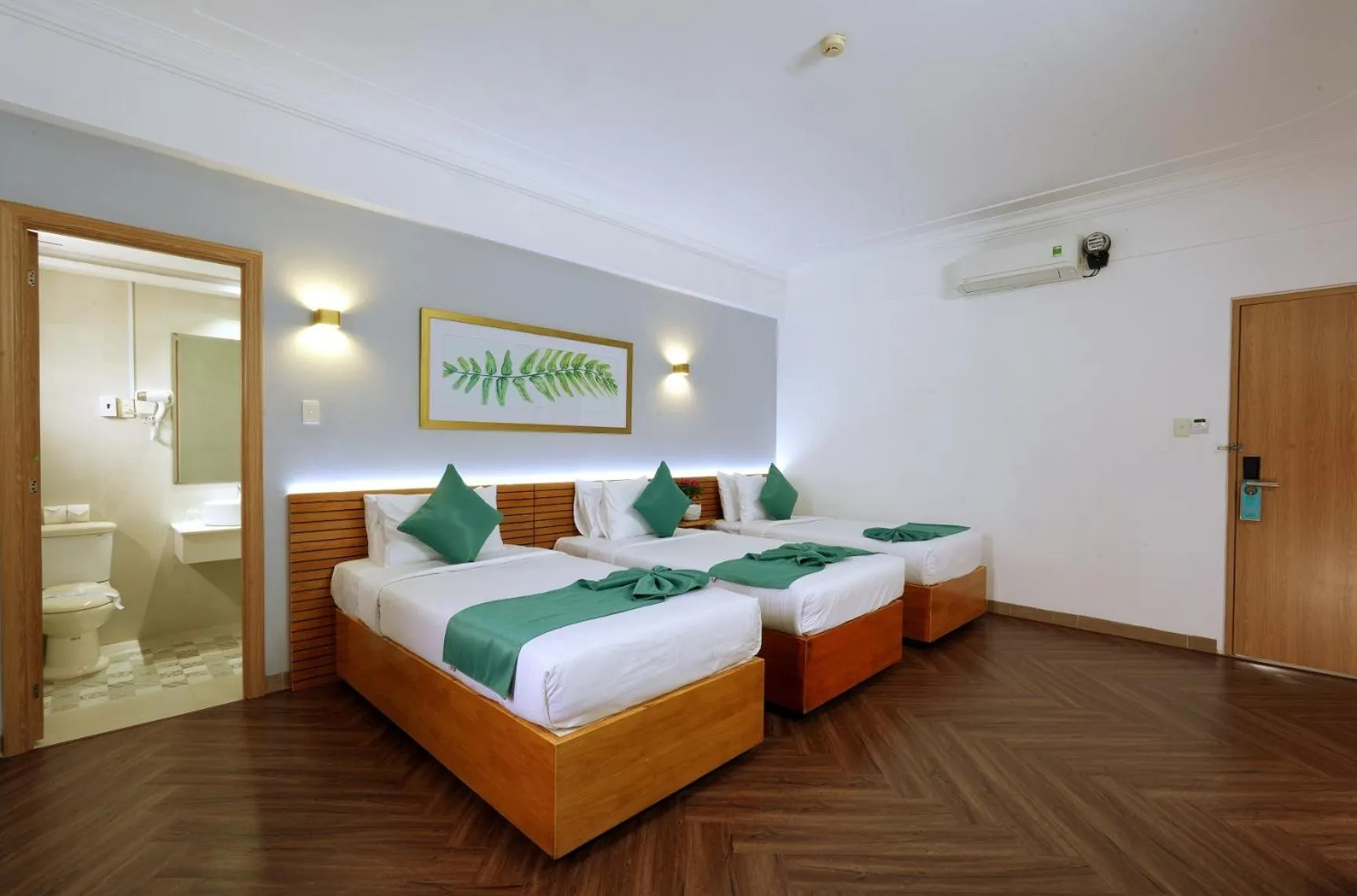 Bedroom, Bed in Sunshine Antique Hotel Saigon