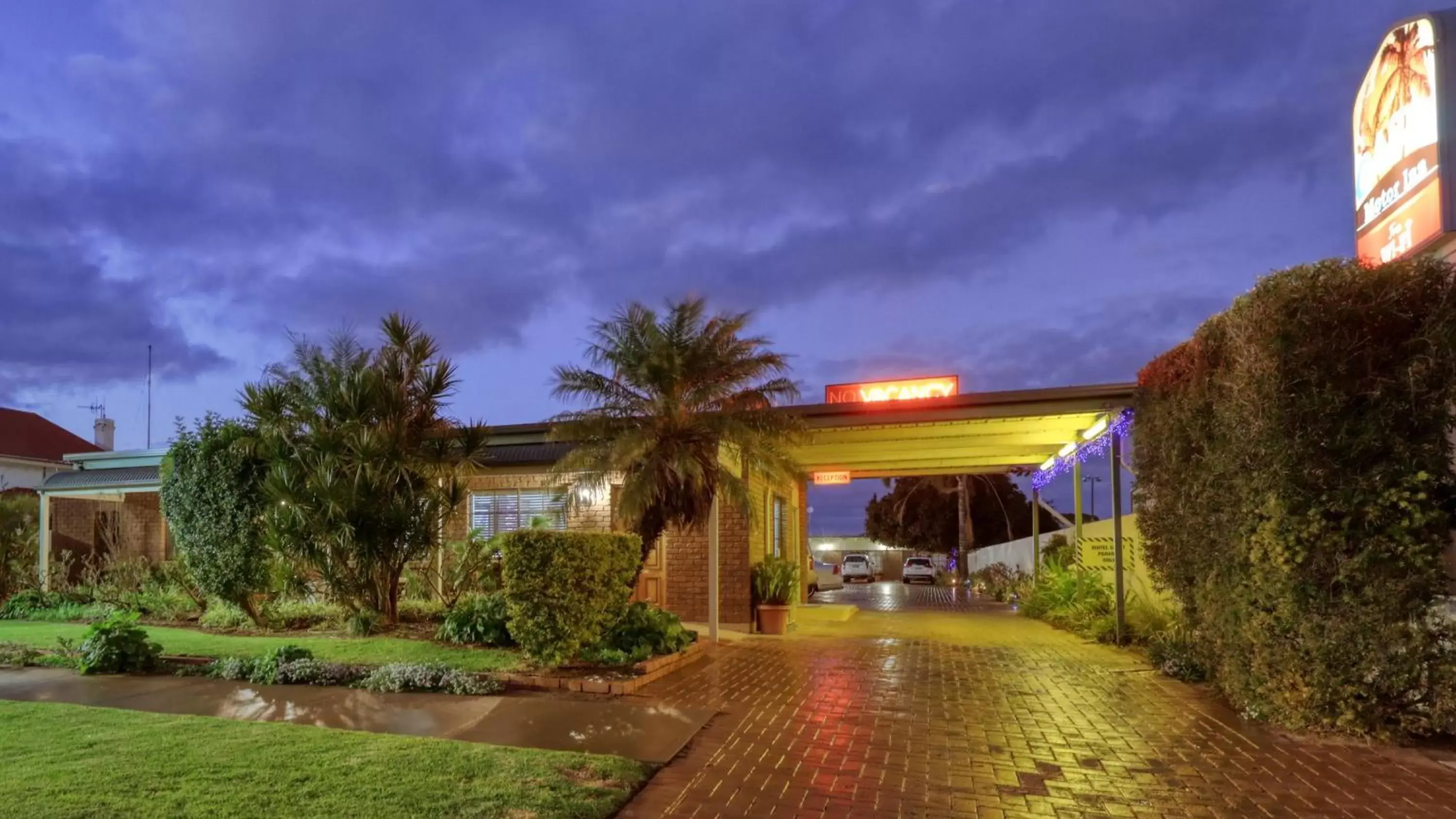 Oasis Motor Inn Oasis Motor Inn