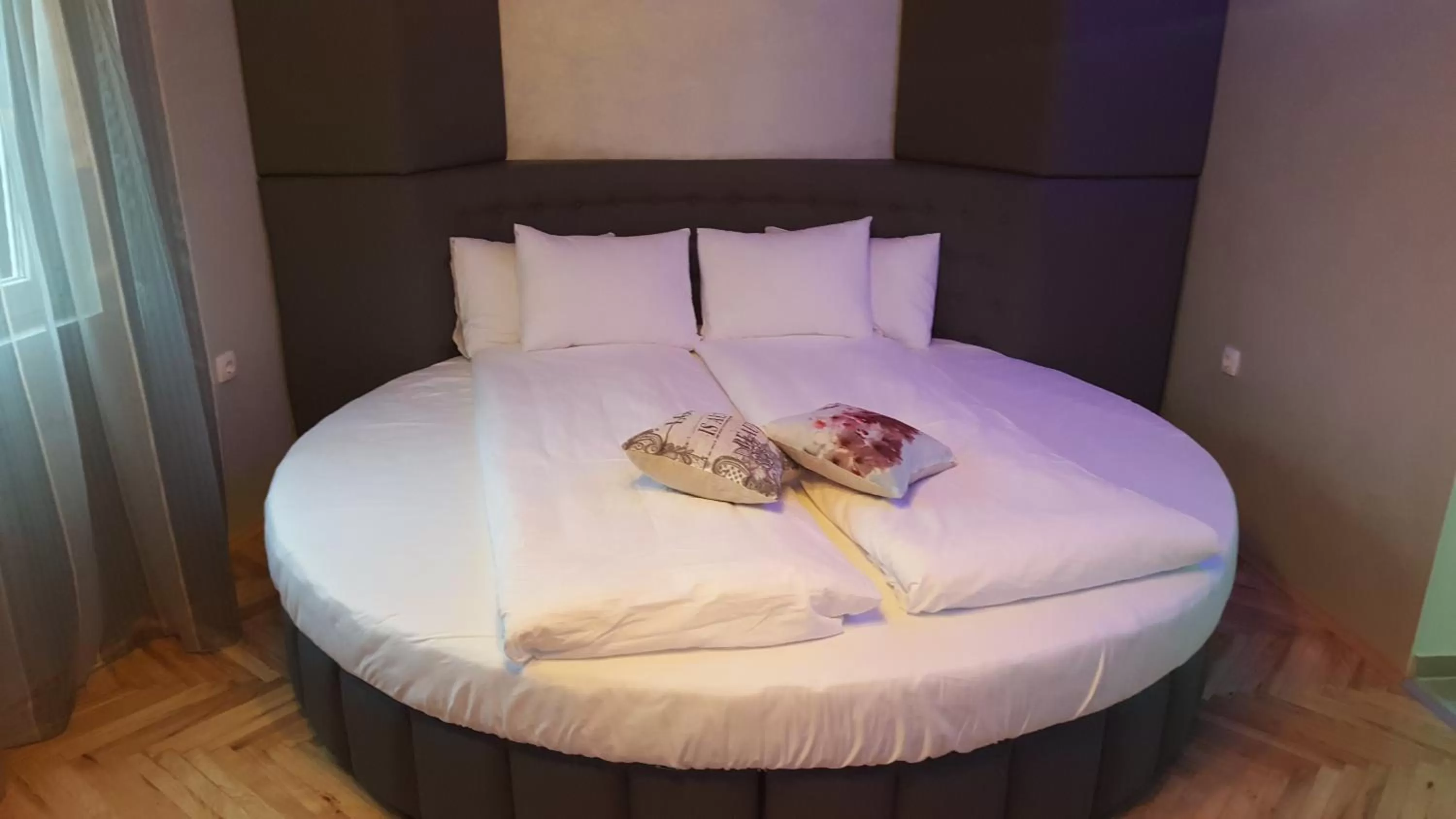 One-Bedroom Apartment with Balcony in Hotel Fontana