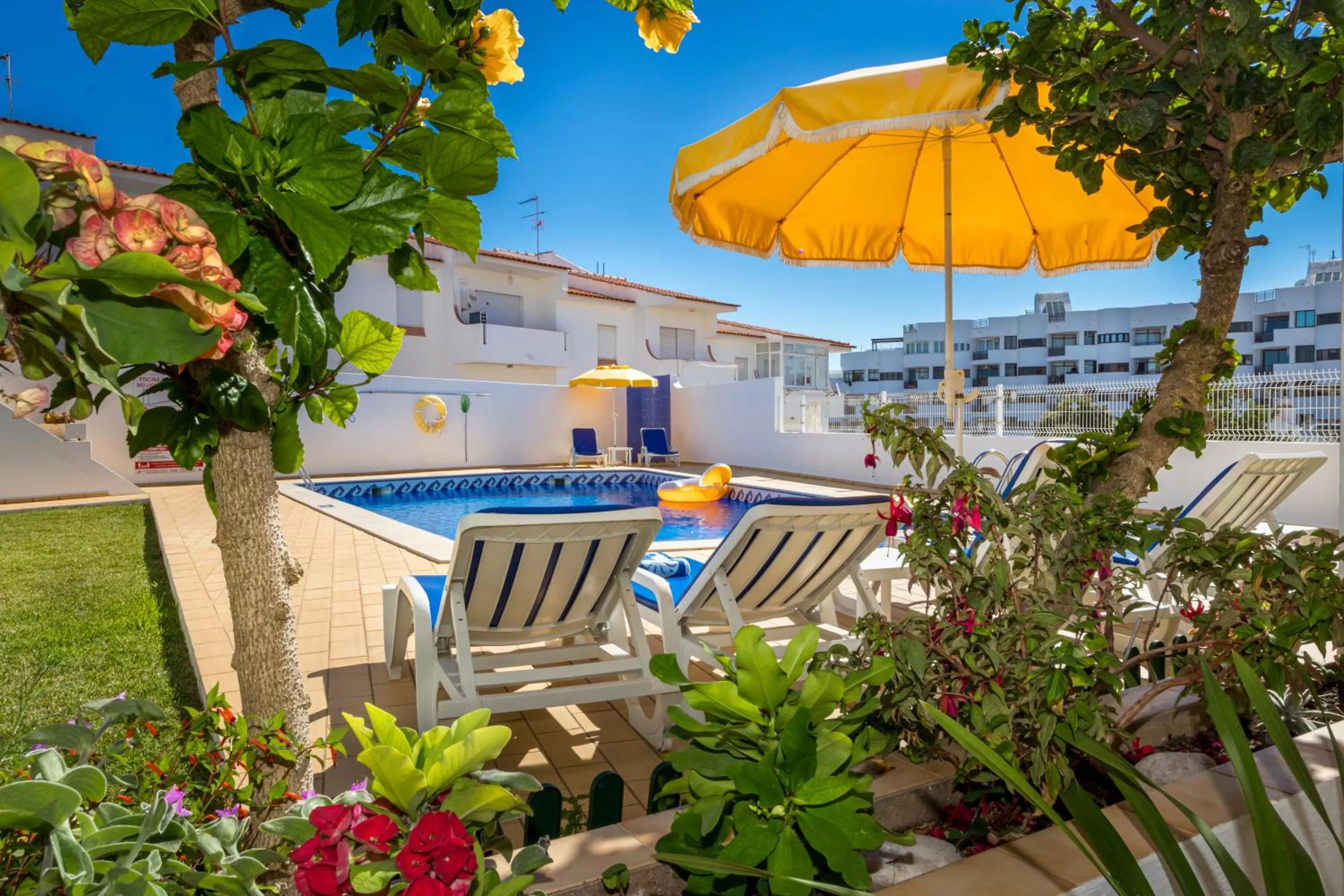 Property building in Apartamentos Carruna