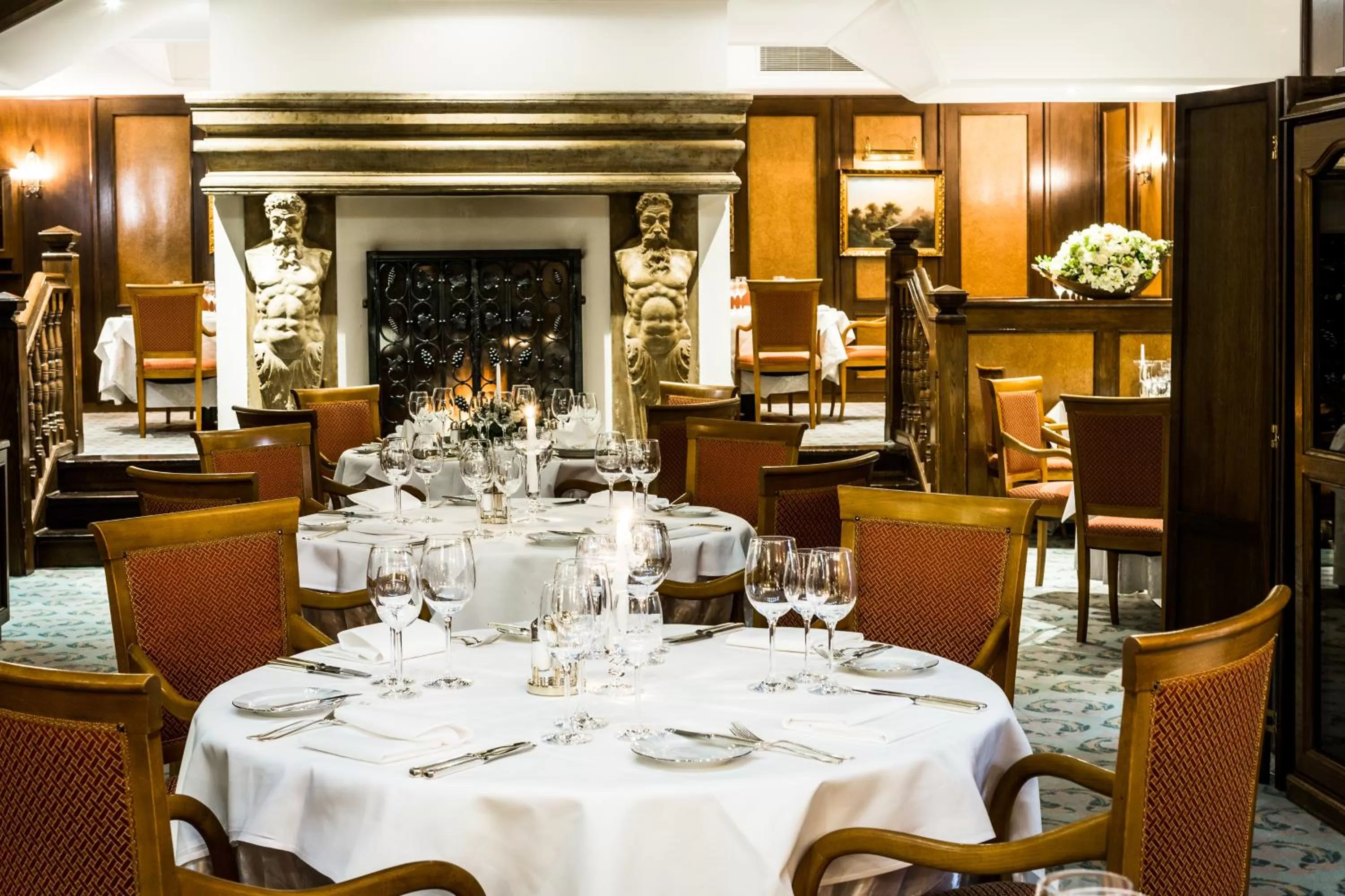 Restaurant/places to eat in Art Nouveau Palace Hotel