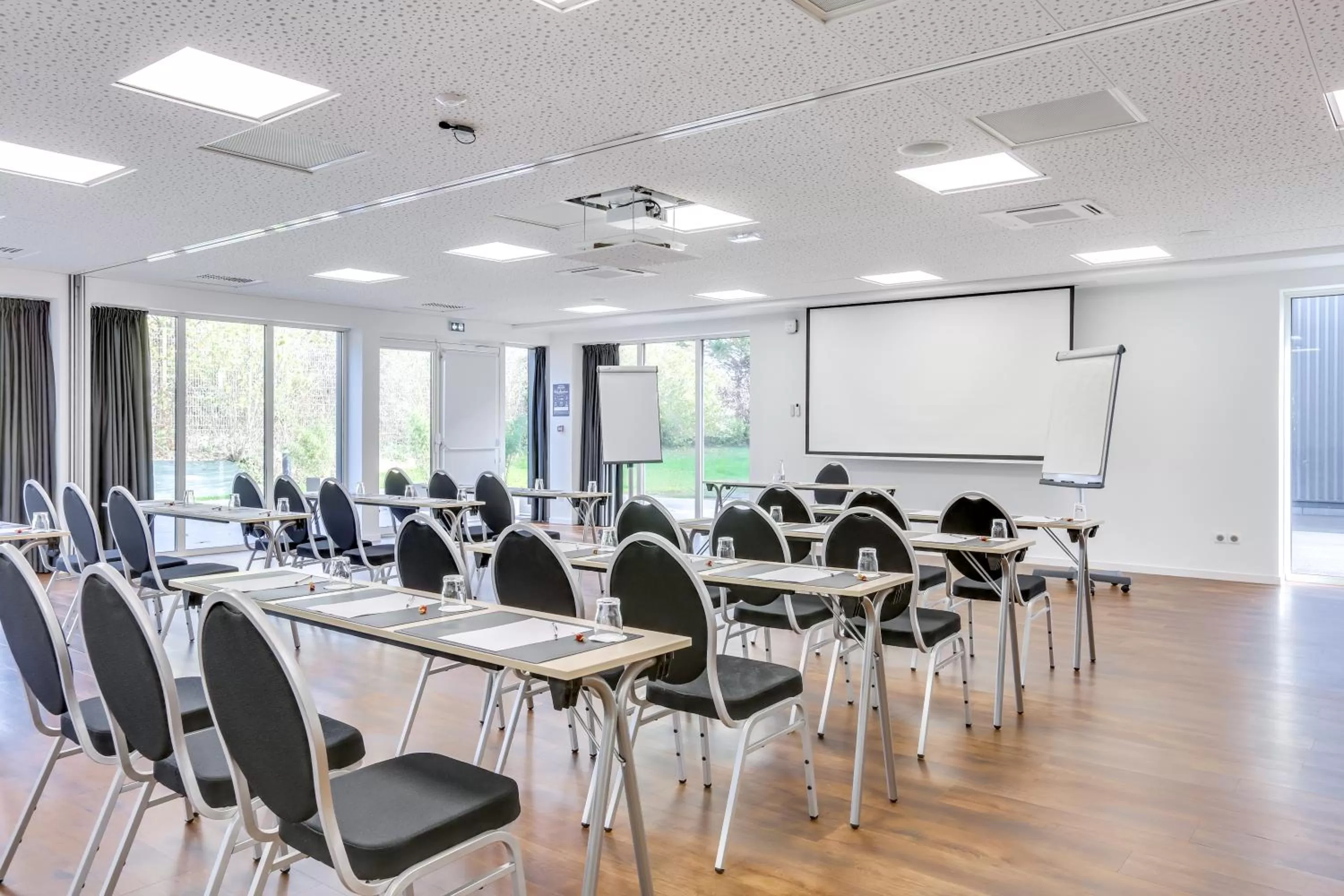 Meeting/conference room in The Originals City, Hôtel Caen Mémorial