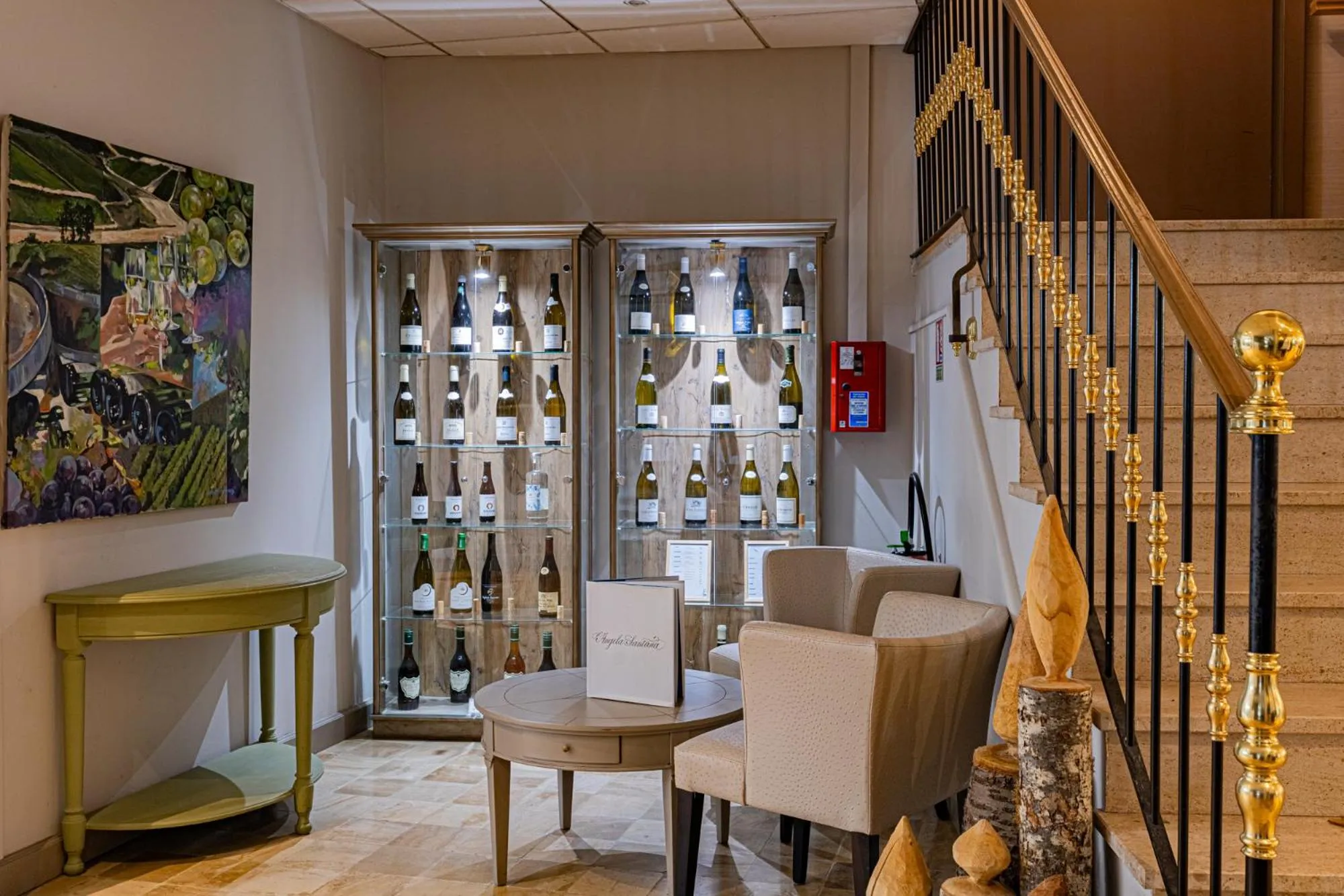 Living room in Logis Hostellerie des Clos et restaurant Bistrot des grands crus et Maison de la tour Chablis