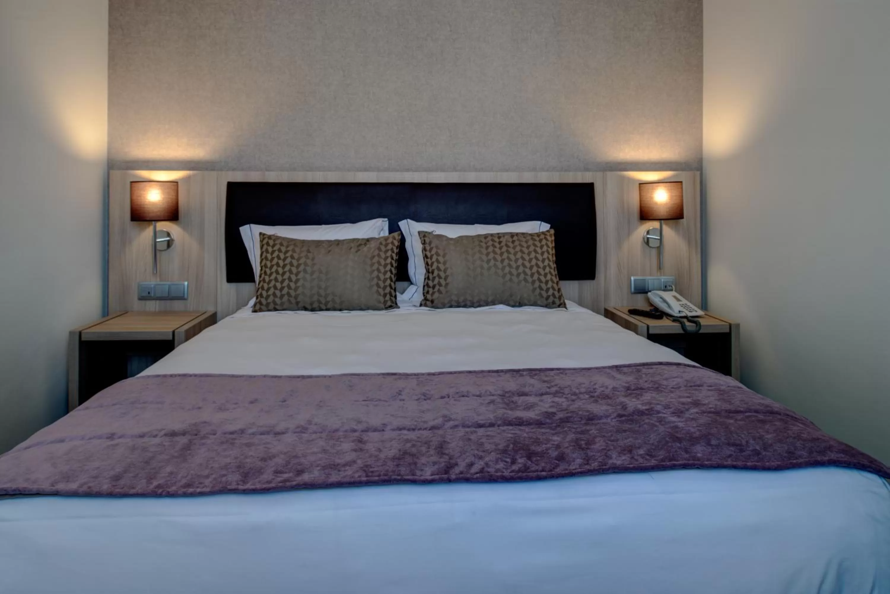 Bed in VIP Inn Berna Hotel