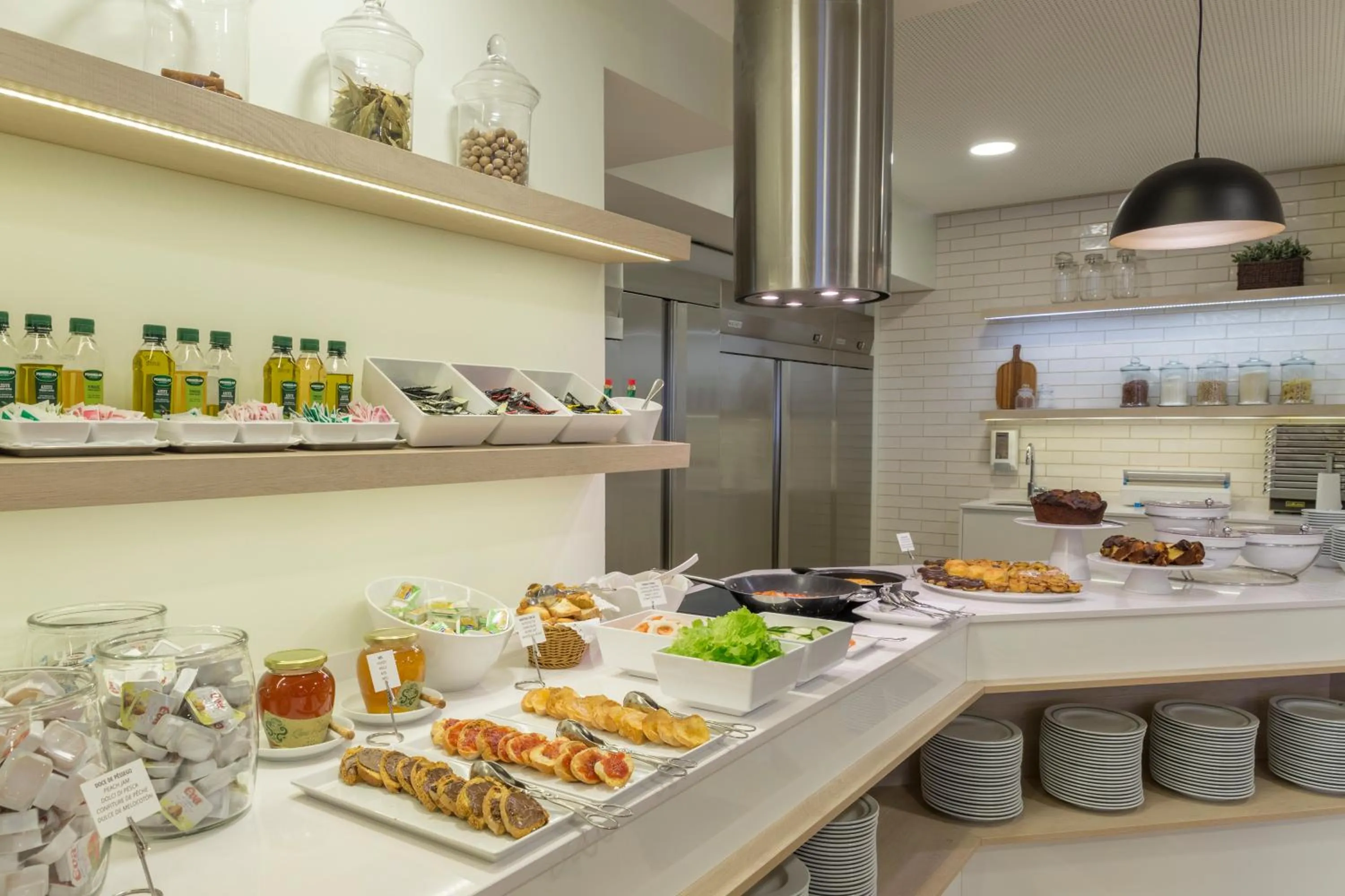 Food and drinks in Hotel Cinquentenario & Conference Center