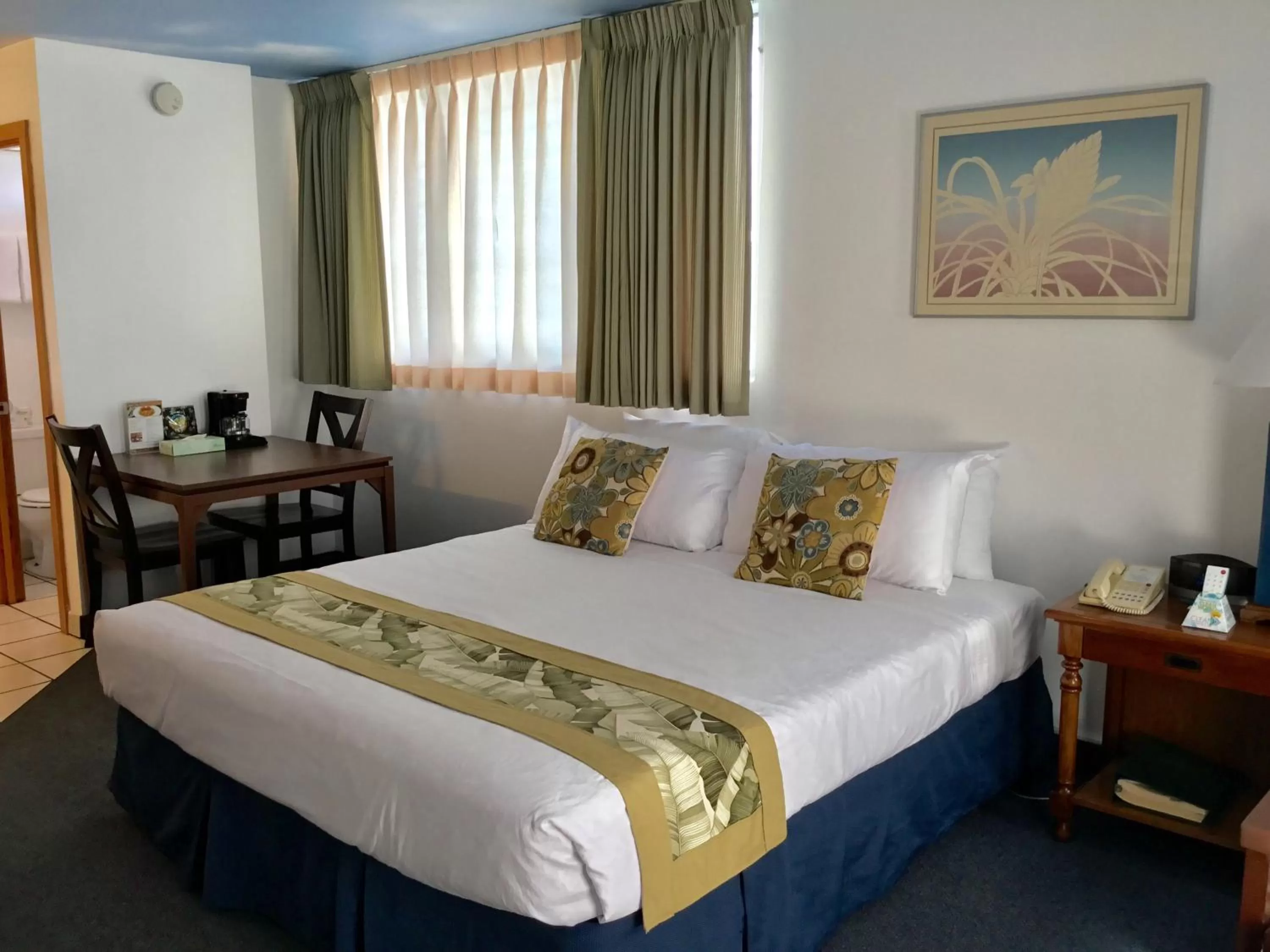 Bed in Holiday Surf Hotel (with full kitchen)