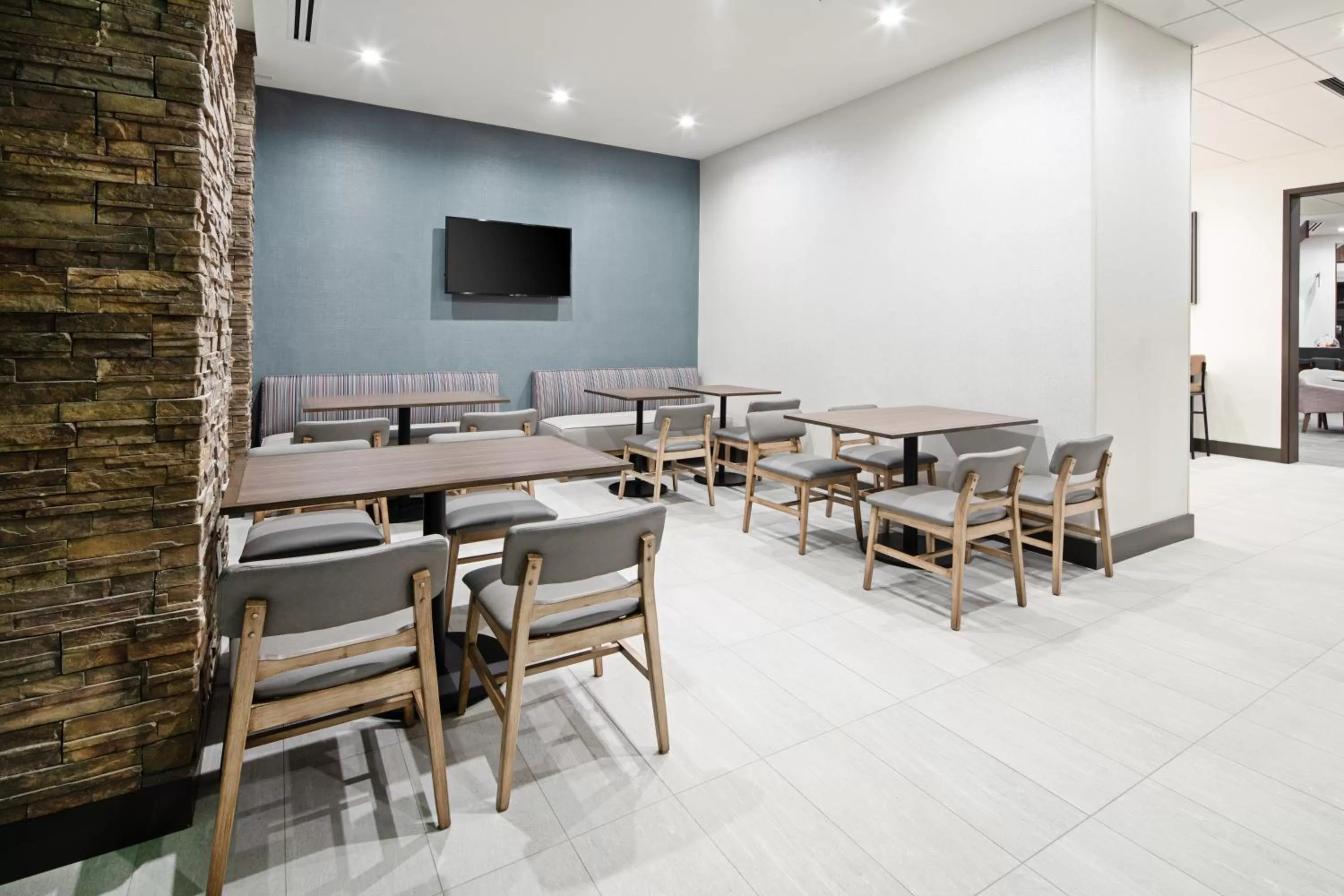 Restaurant/places to eat in Hyatt Place Bakersfield