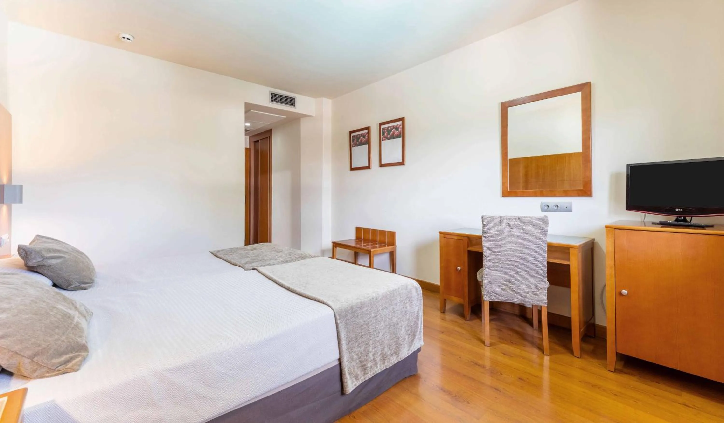 Bedroom, Bed in Checkin Camino de Granada