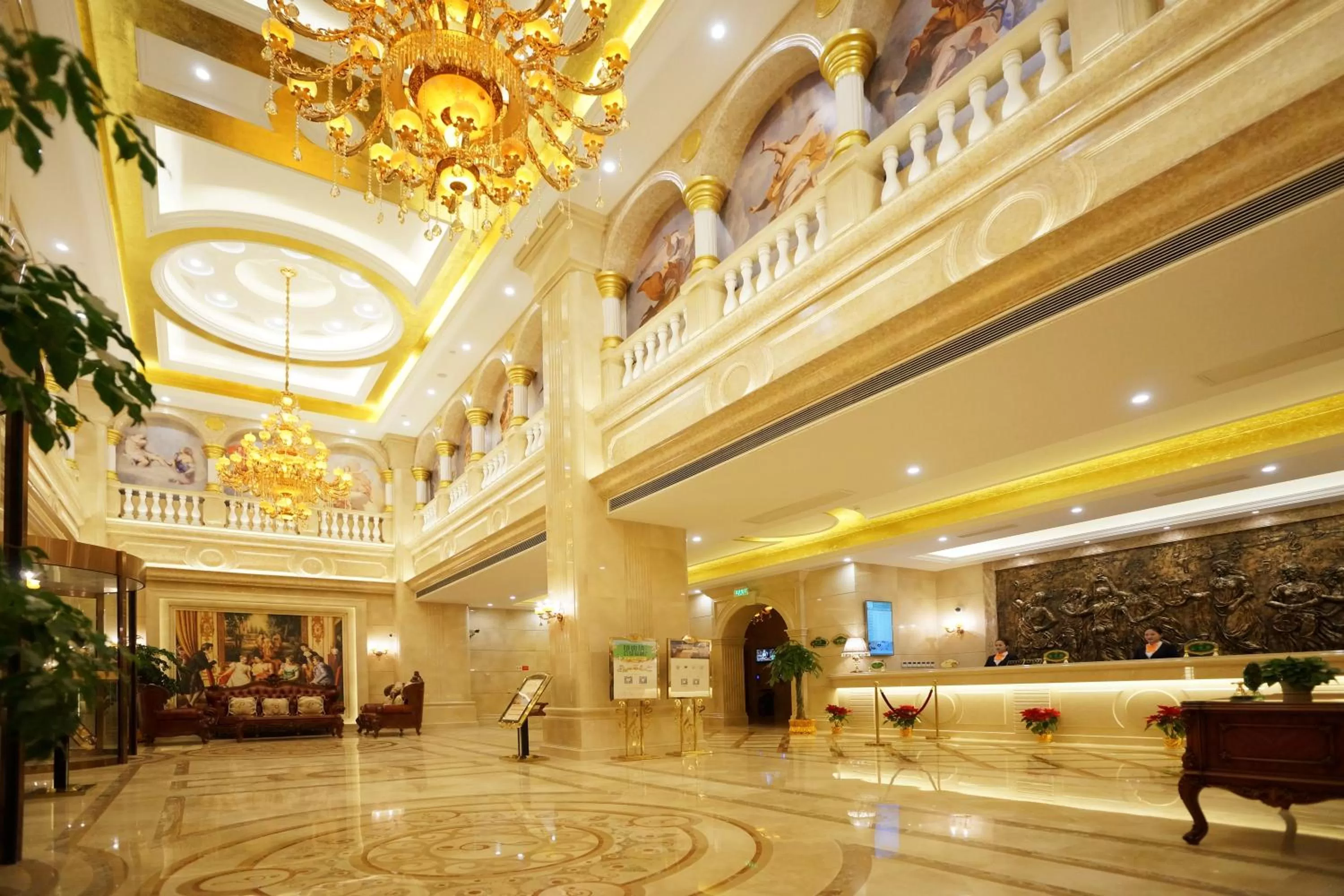 Property building in 维也纳国际酒店上海浦东机场东方枢纽店-提供浦东机场迪士尼免费穿梭巴士