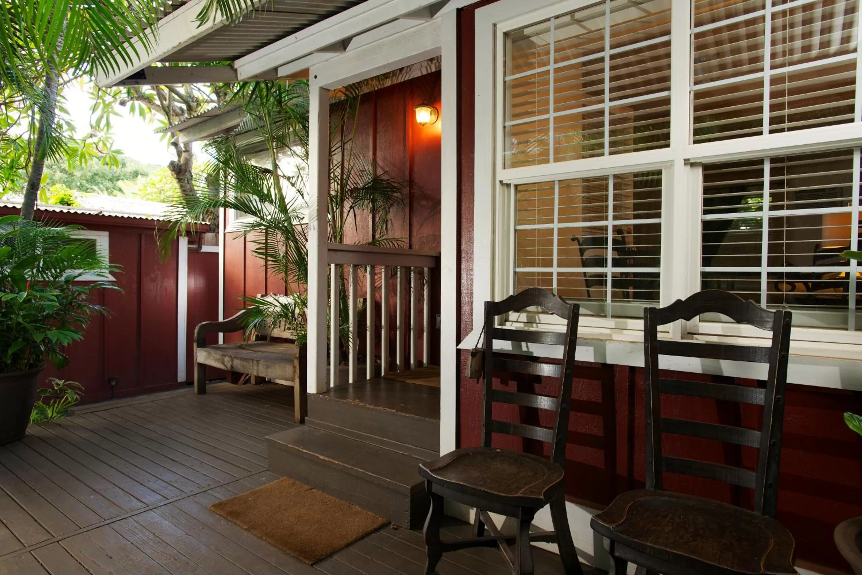 Patio in Paia Inn