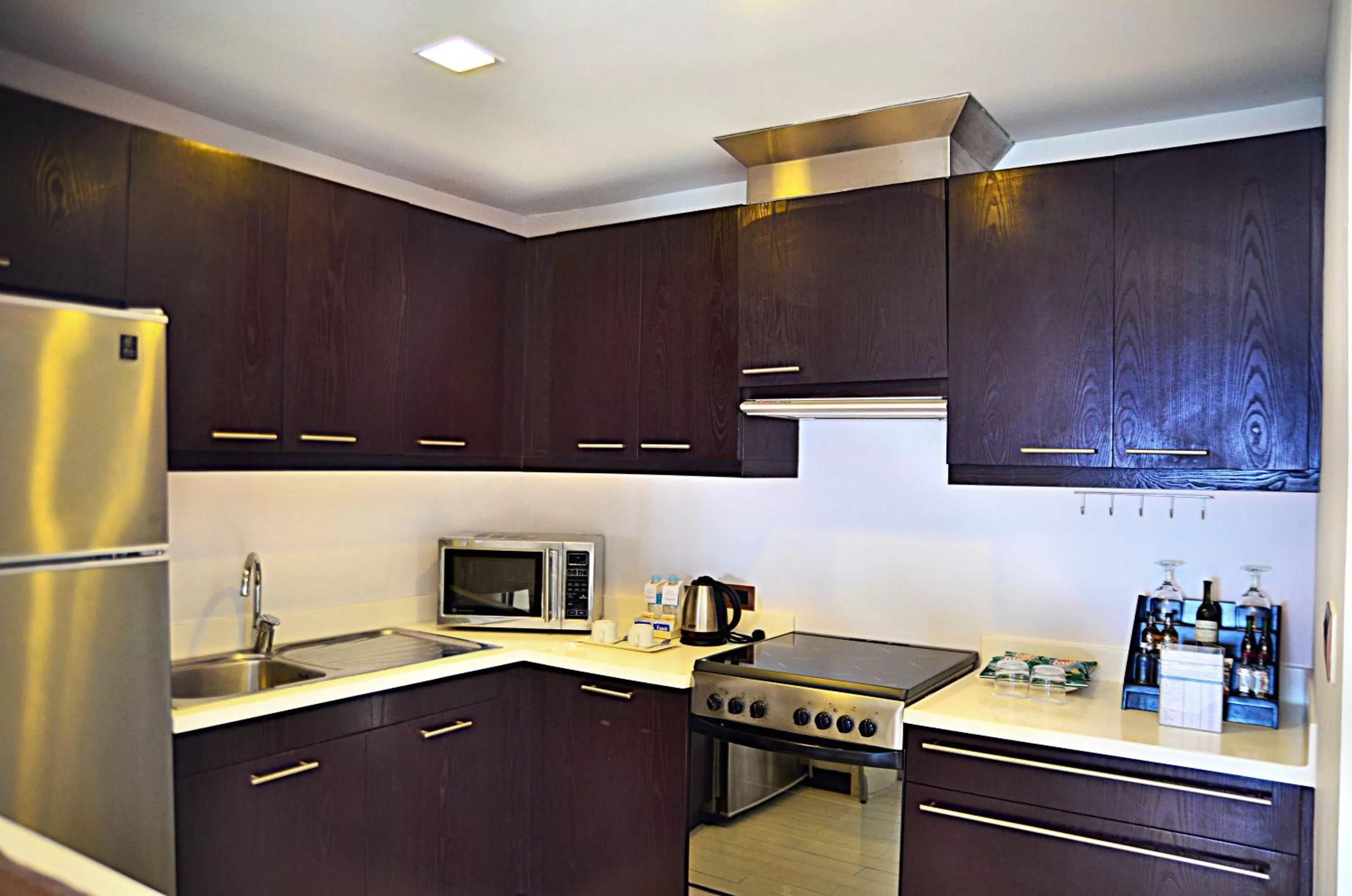 Kitchen or kitchenette in Thunderbird Resorts - Poro Point