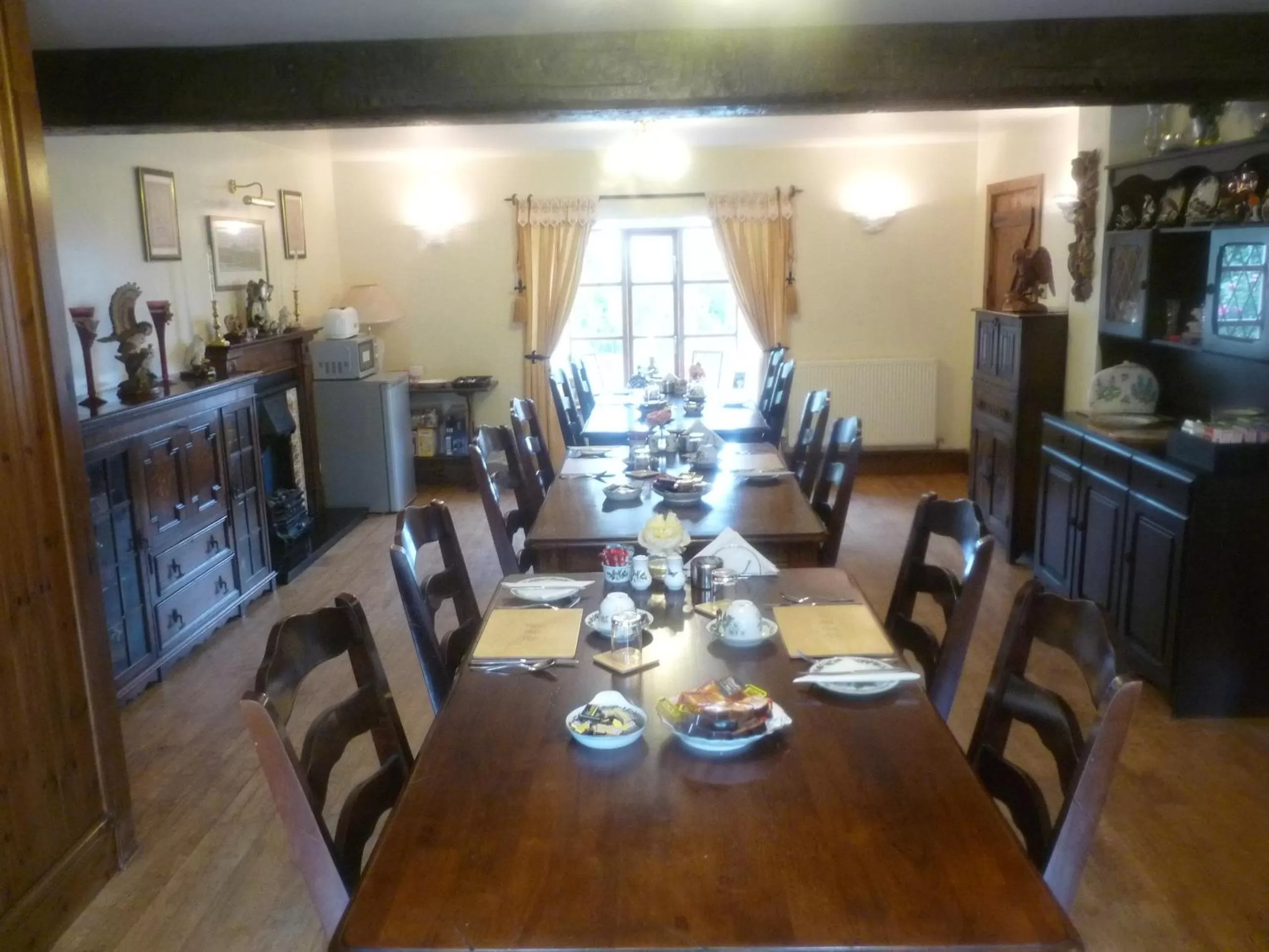 Restaurant/places to eat in Oakenholt Farm Bed and Breakfast