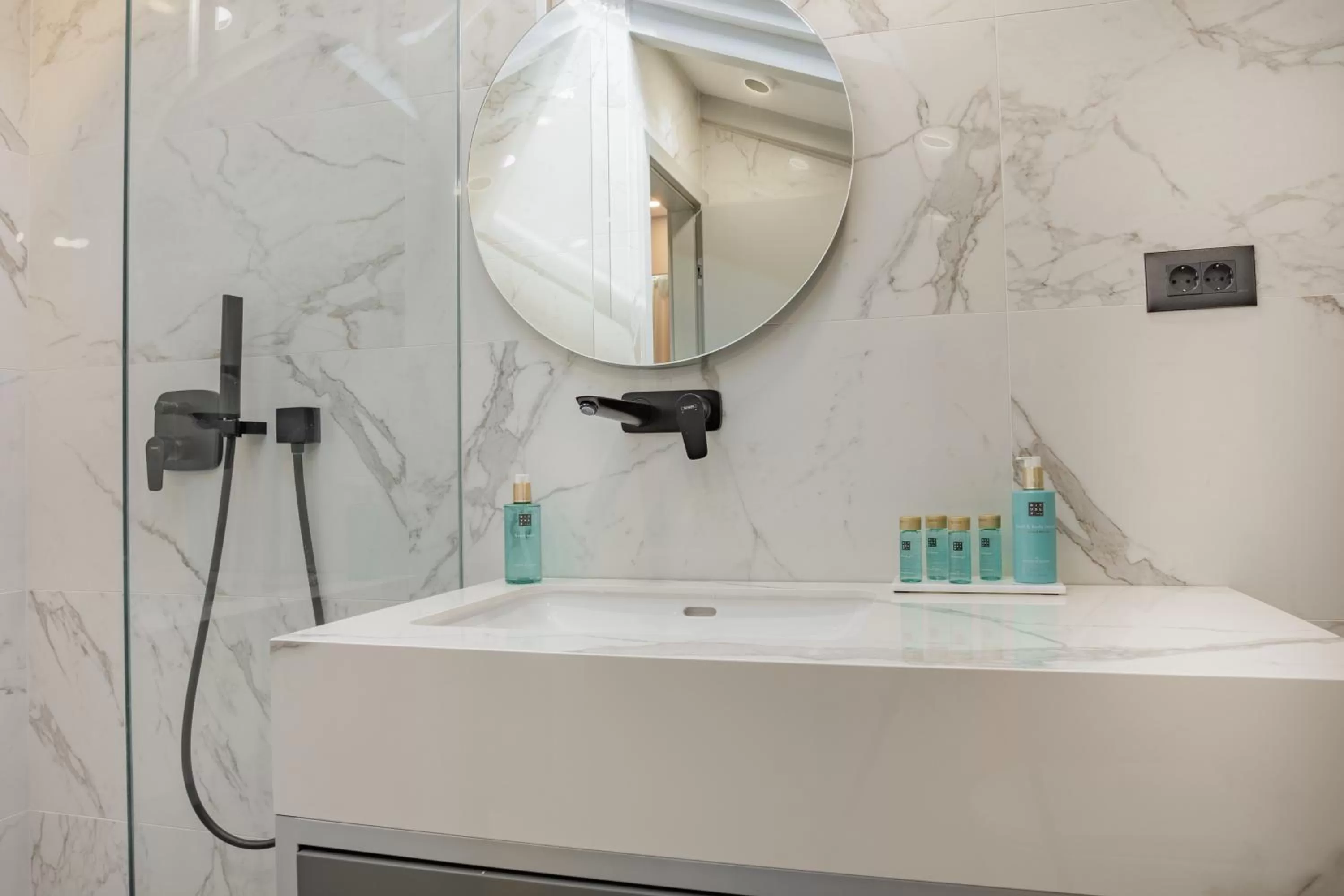 Bathroom in Heritage Rooms Split Olympic Dream