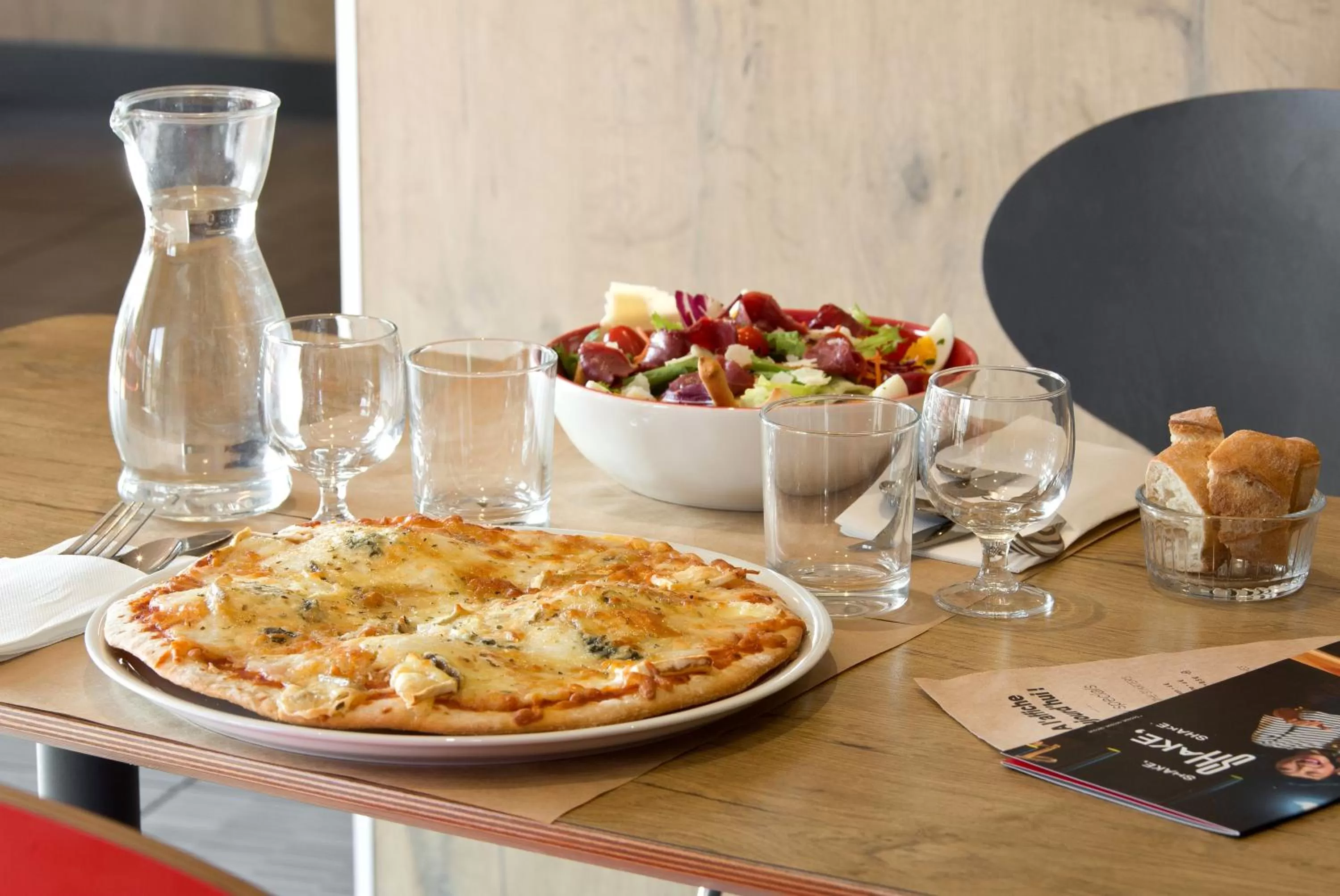 Restaurant/places to eat in ibis Clermont Ferrand Nord Riom