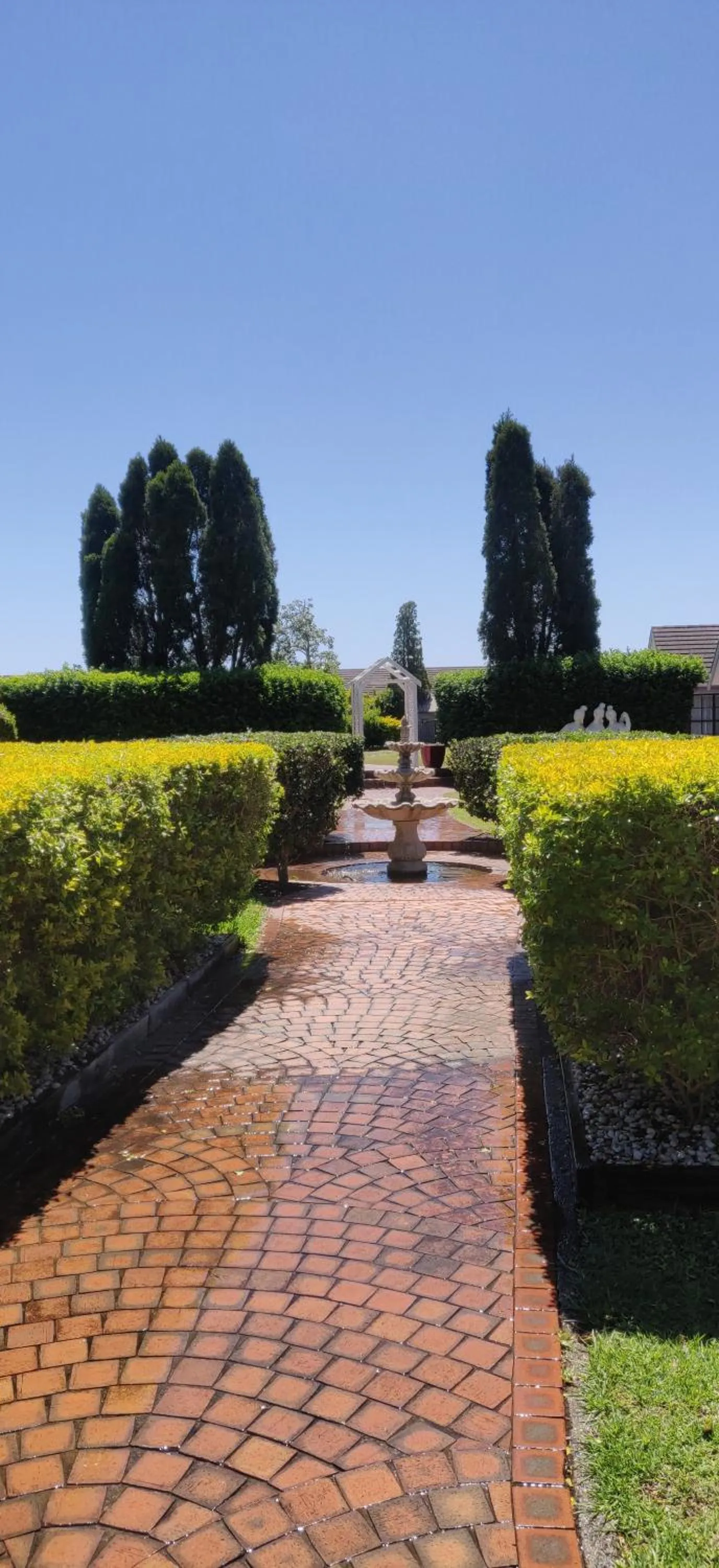 Garden view in Sir Francis Drake