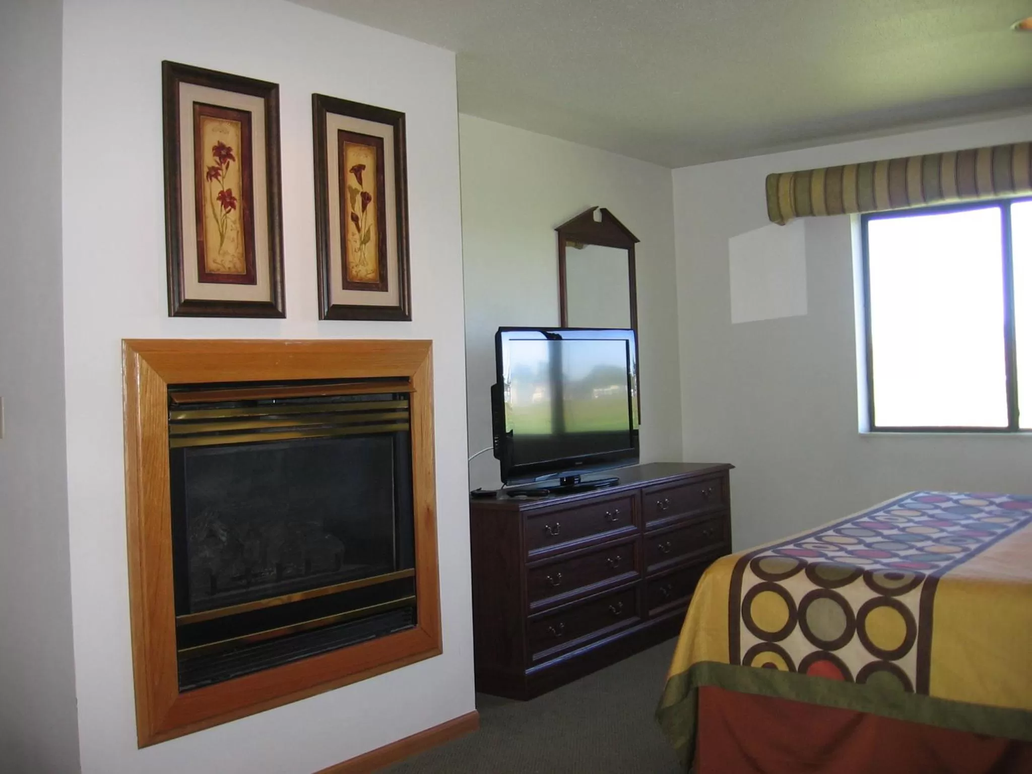 One-Bedroom King Suite - Non-Smoking in Super 8 by Wyndham Mauston