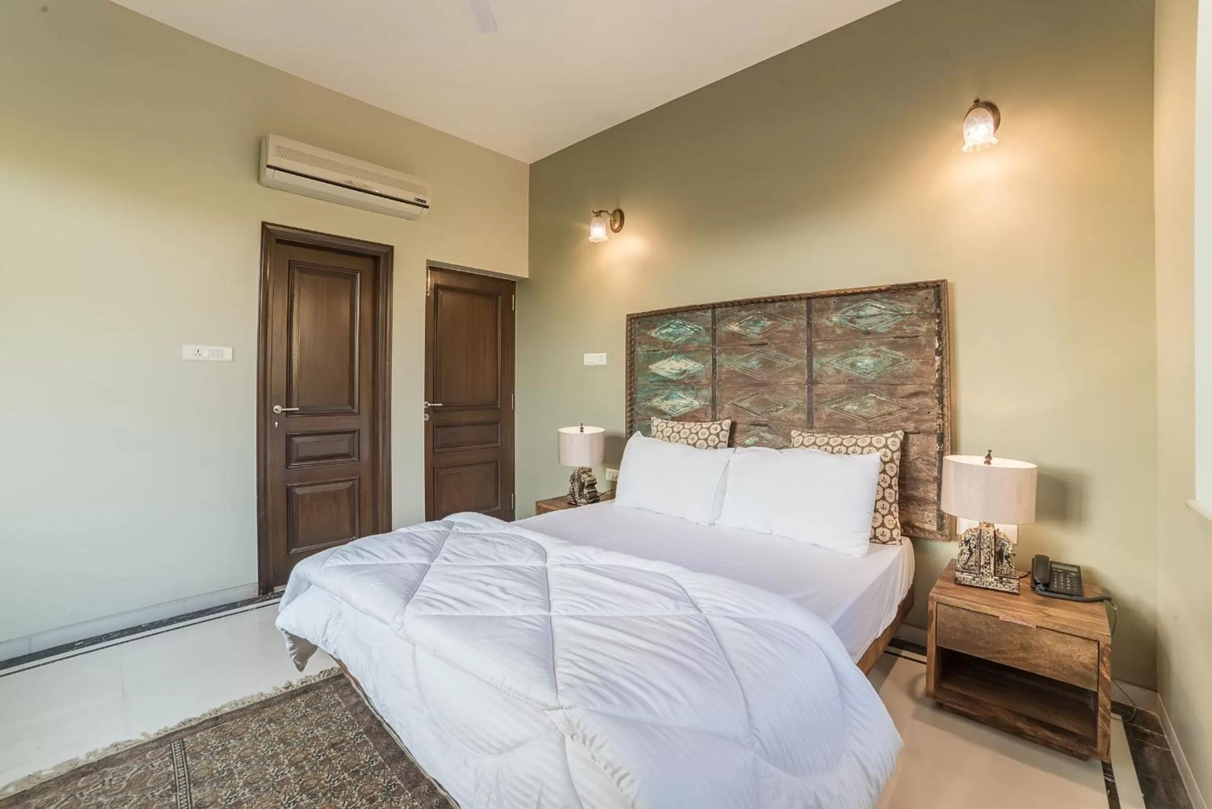 Photo of the whole room, Bed in The Almond Tree