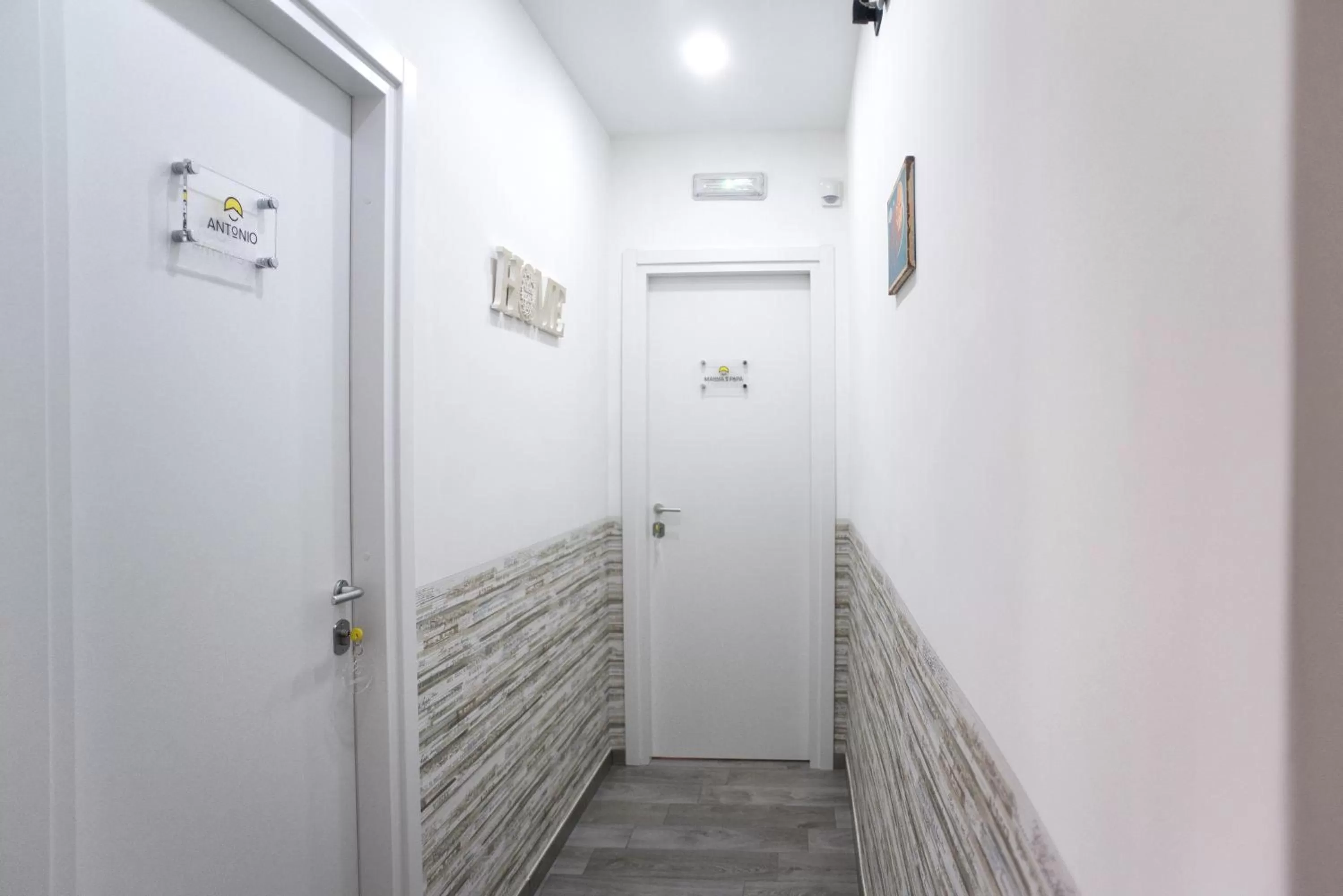 View (from property/room), Bathroom in La Casa di Luna