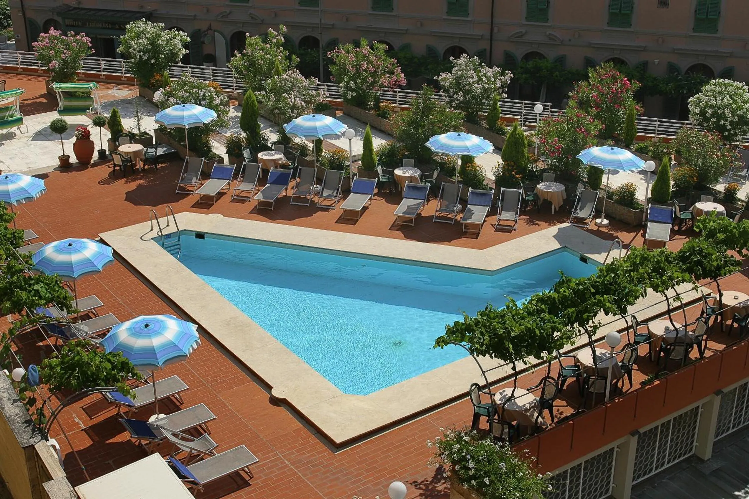 Swimming pool in Grand Hotel Plaza & Locanda Maggiore
