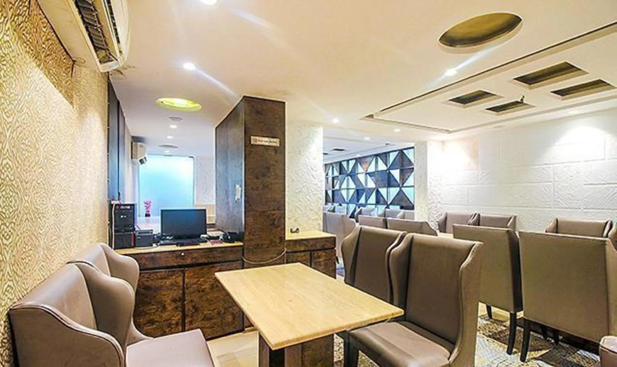 Restaurant/places to eat in Treebo Trend Supreme Grand 500 Mtrs From Calangute Beach