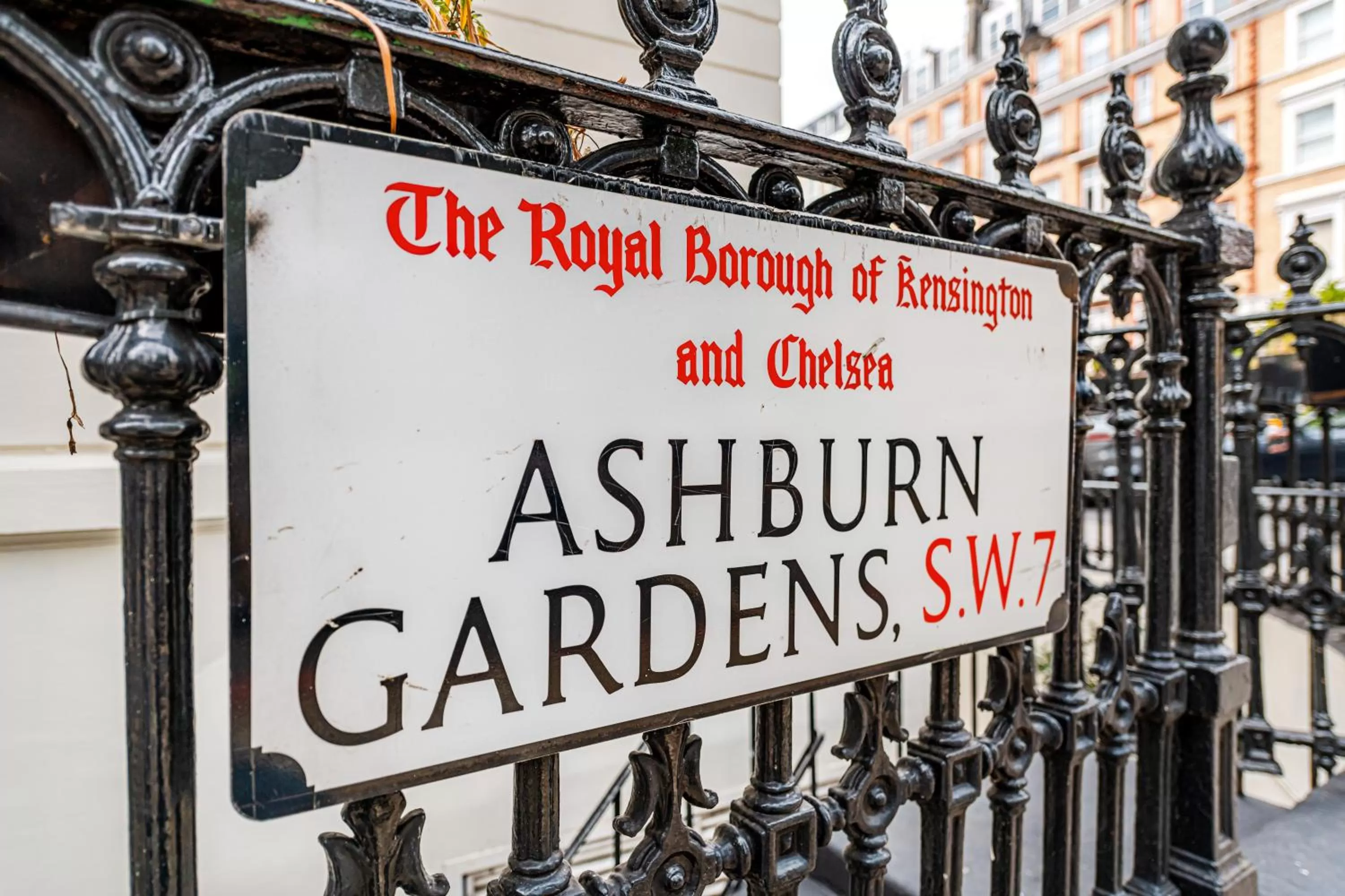 Logo/Certificate/Sign in Ashburn Hotel