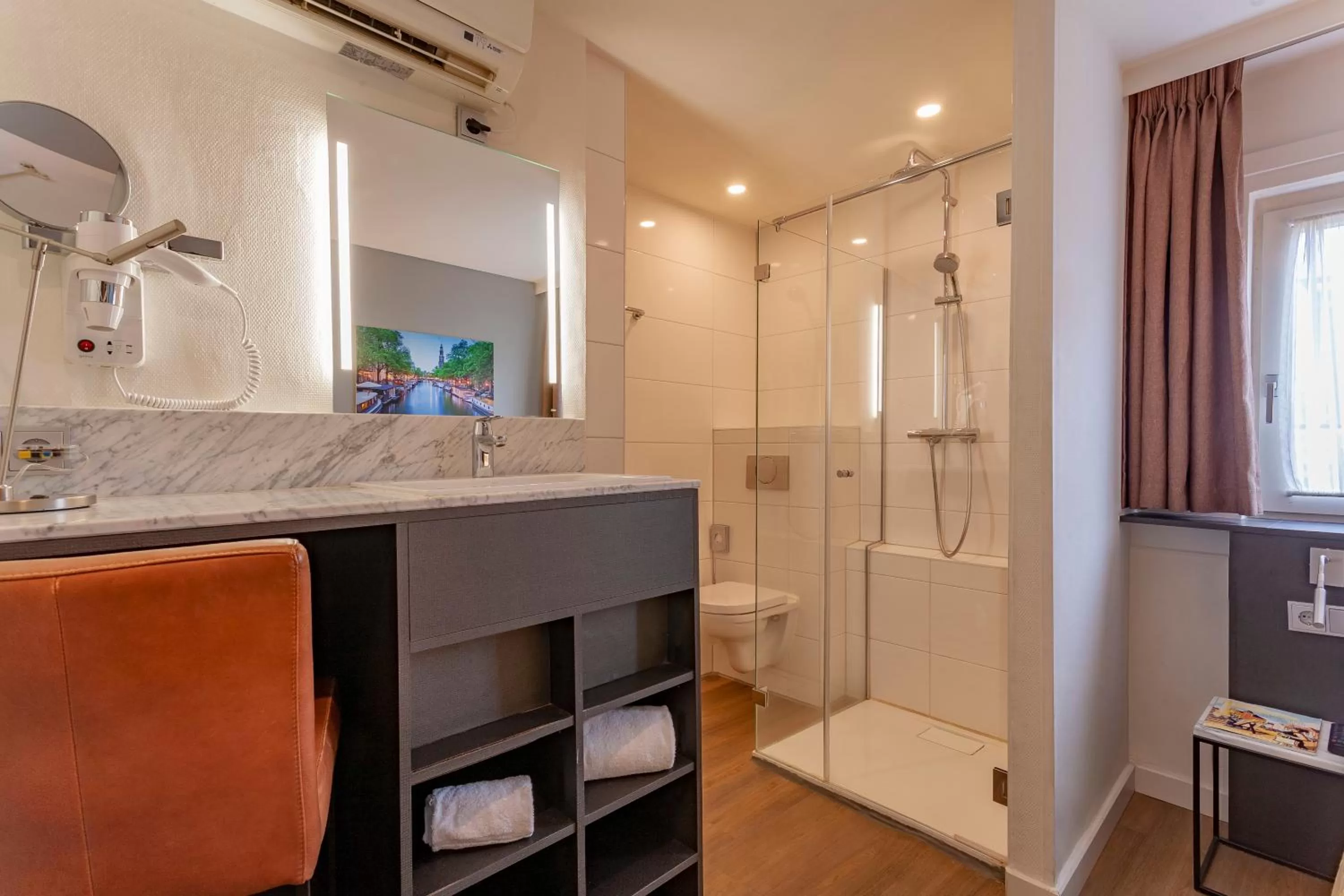 Bathroom in Avenue Hotel