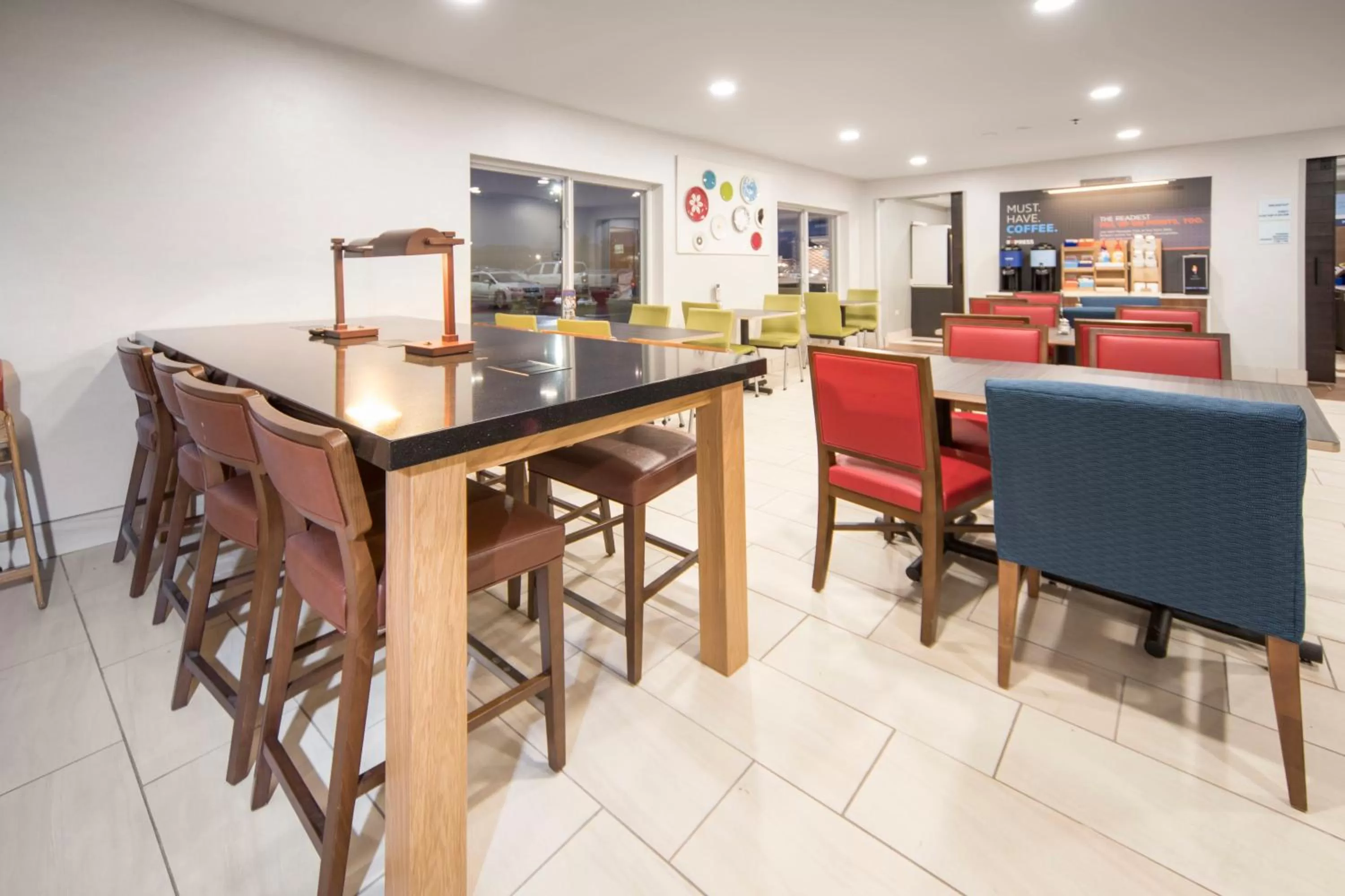 Breakfast in Holiday Inn Express Chicago Northwest-Vernon Hills by IHG