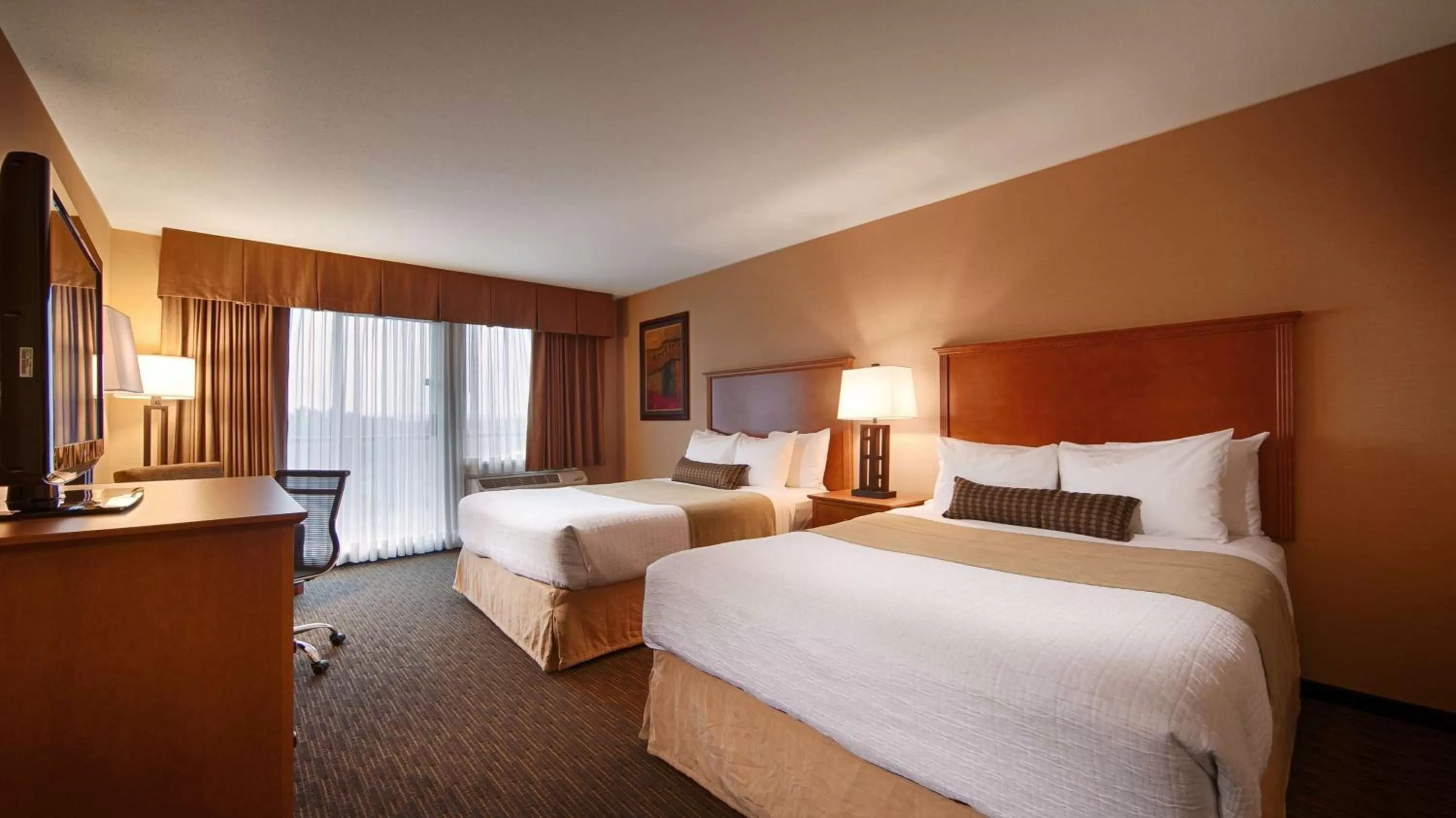 Photo of the whole room, Bed in Best Western PLUS Mission City Lodge