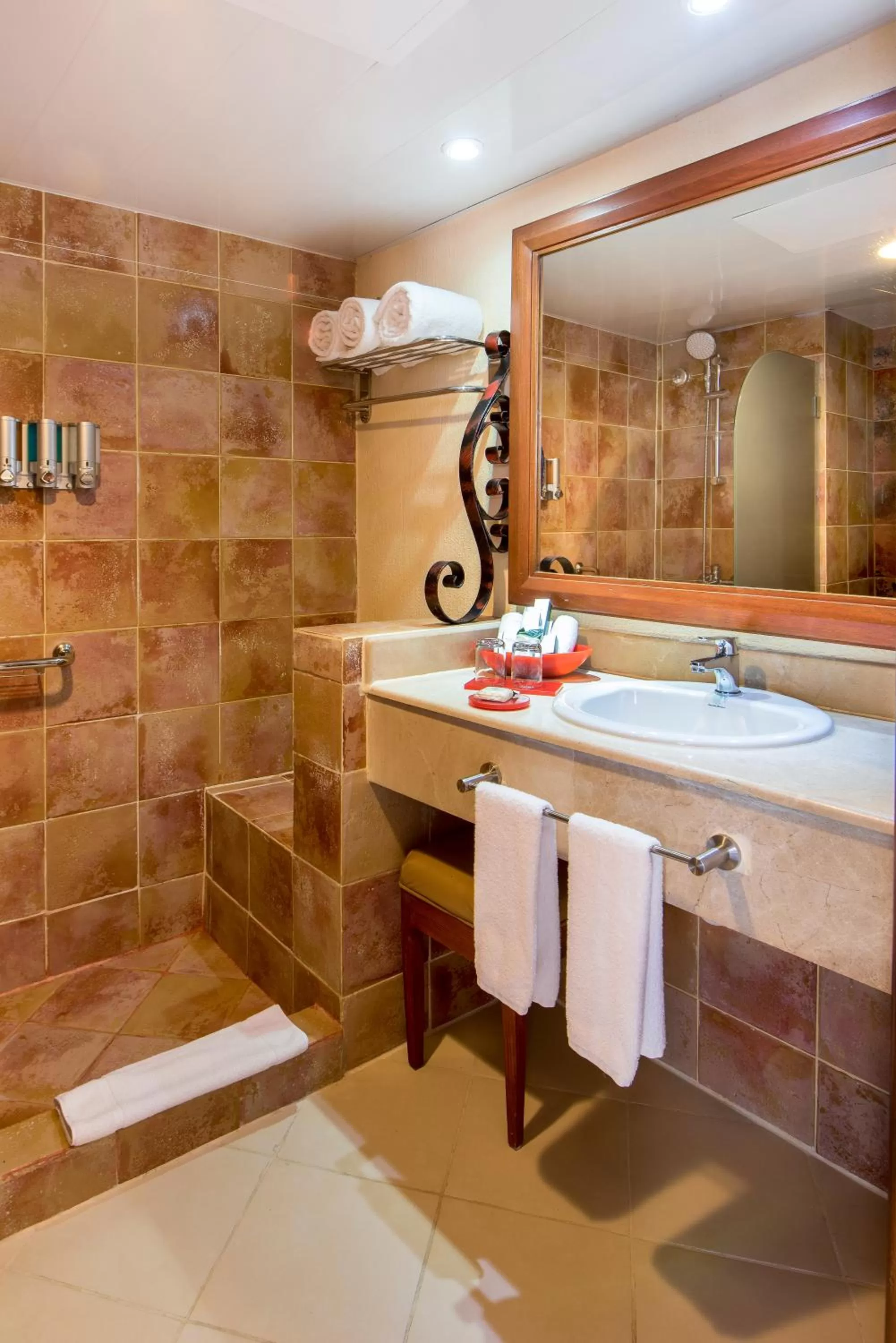 Shower in Occidental Caribe - All Inclusive