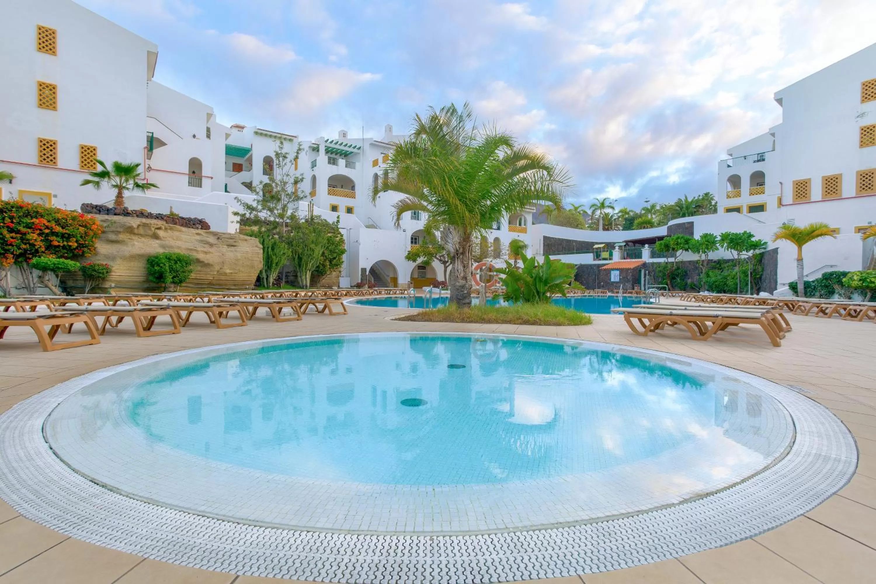 Swimming pool in Sunset Harbour Club
