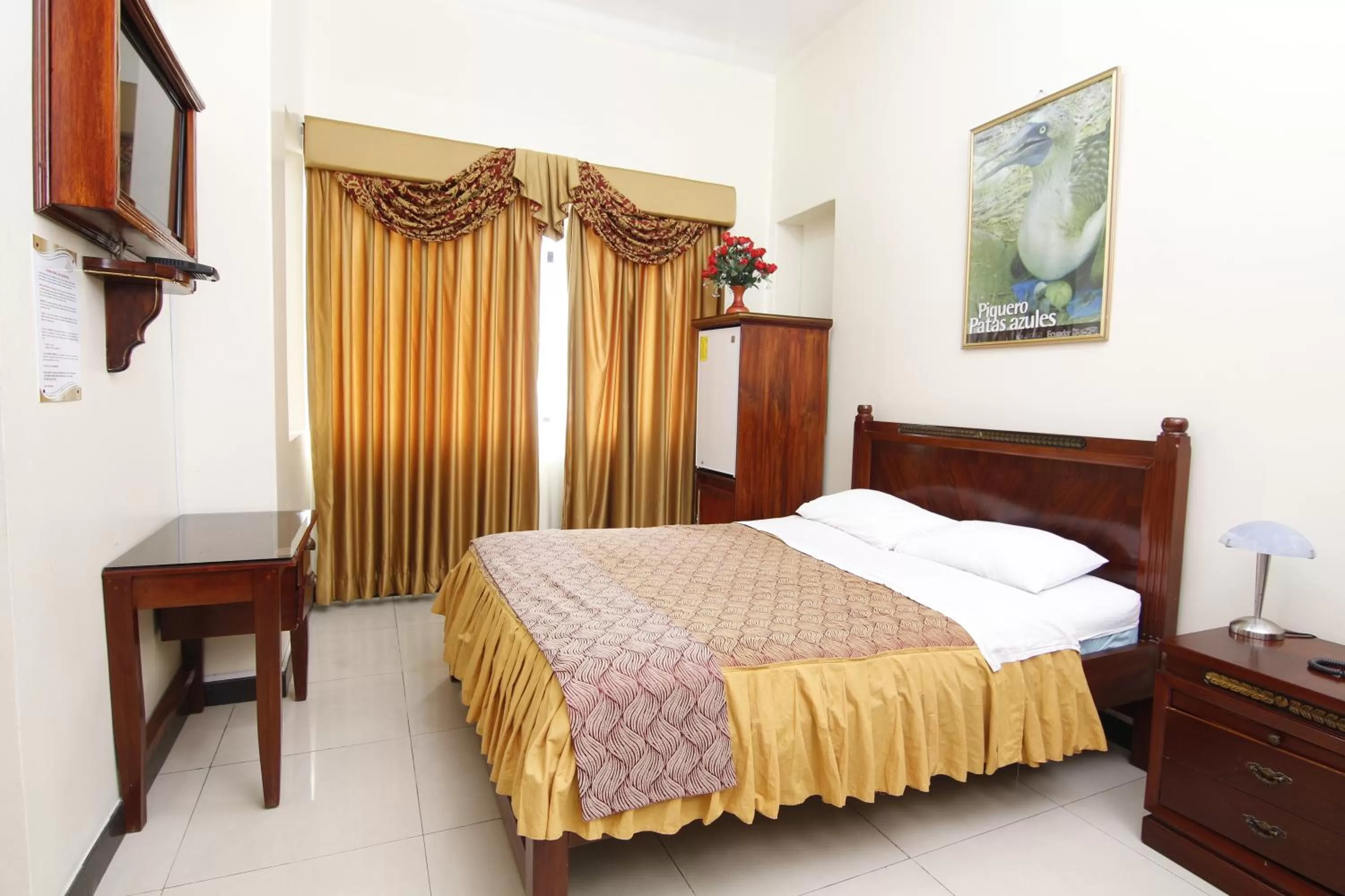 Bed in Hotel Versailles Internacional