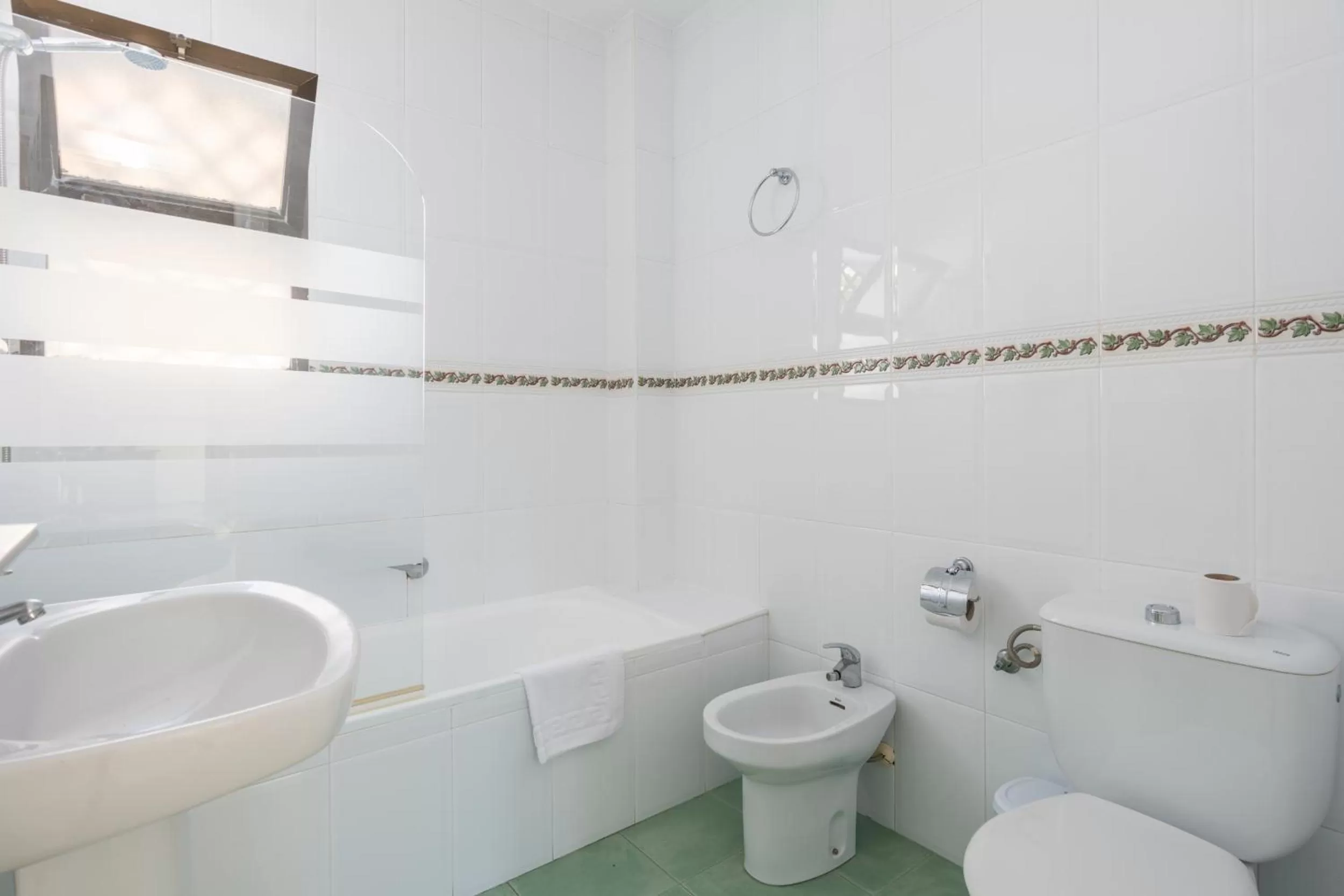 Bathroom in Apartahotel Playamaro by Dorobe