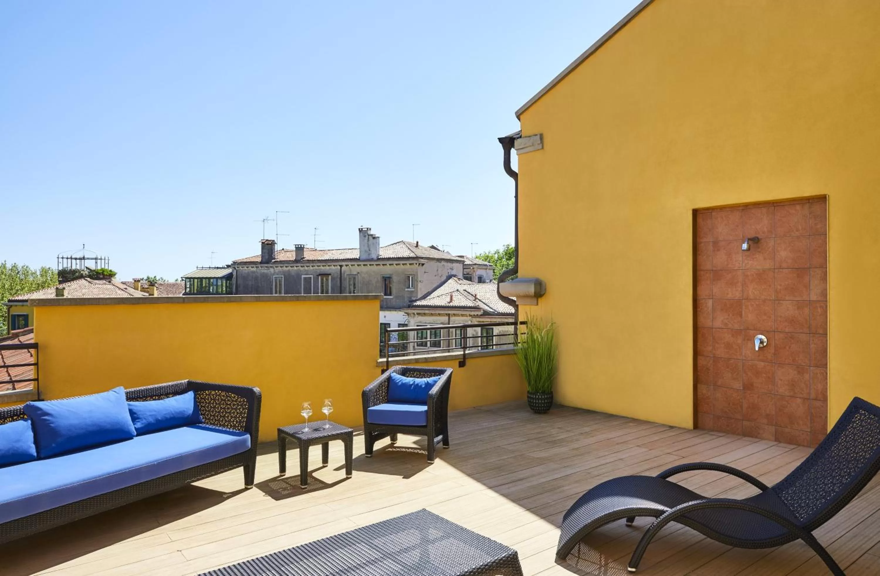 Photo of the whole room in Hotel Indigo Venice - Sant'Elena by IHG