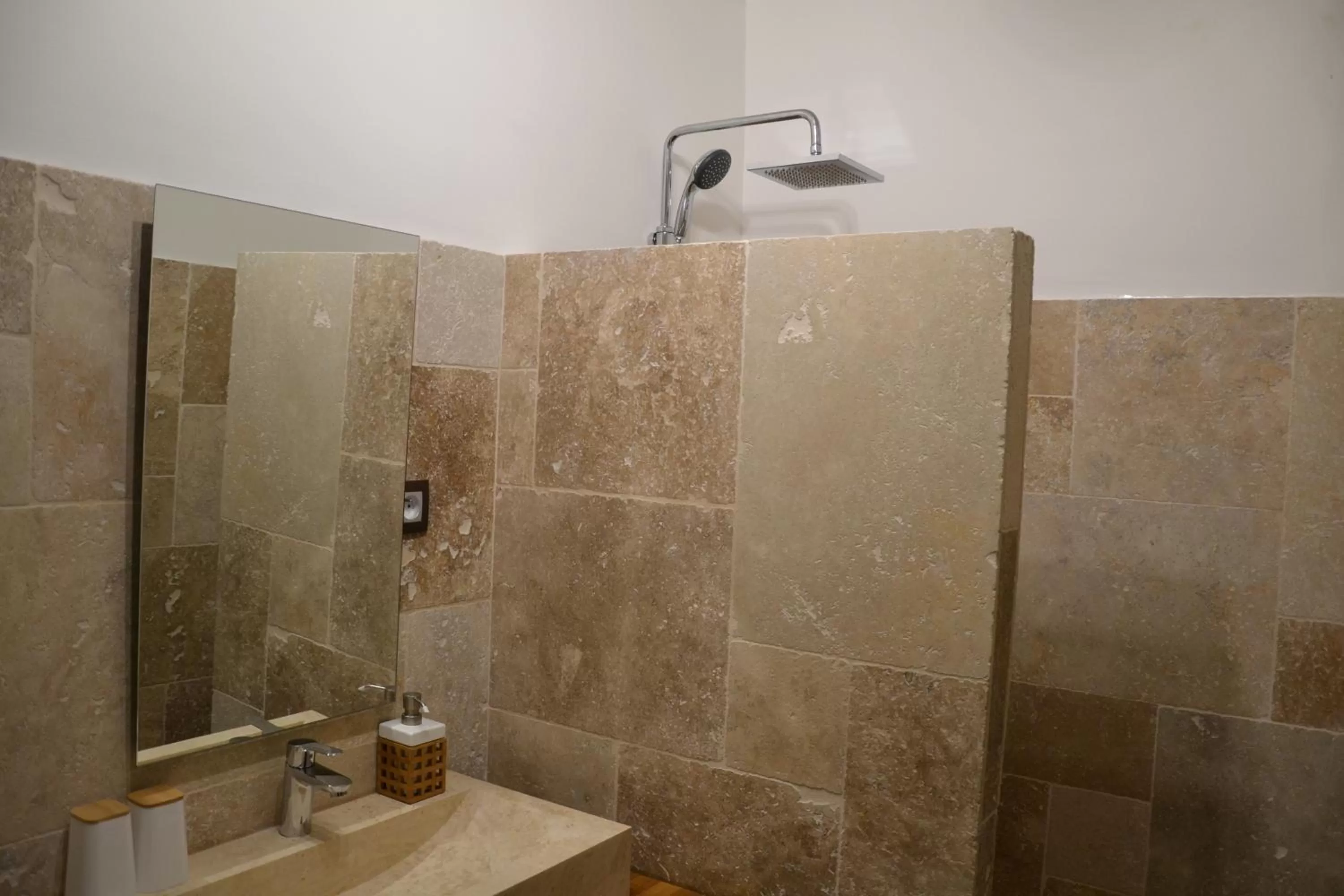 Photo of the whole room in Maison Saint Louis avec Jacuzzi