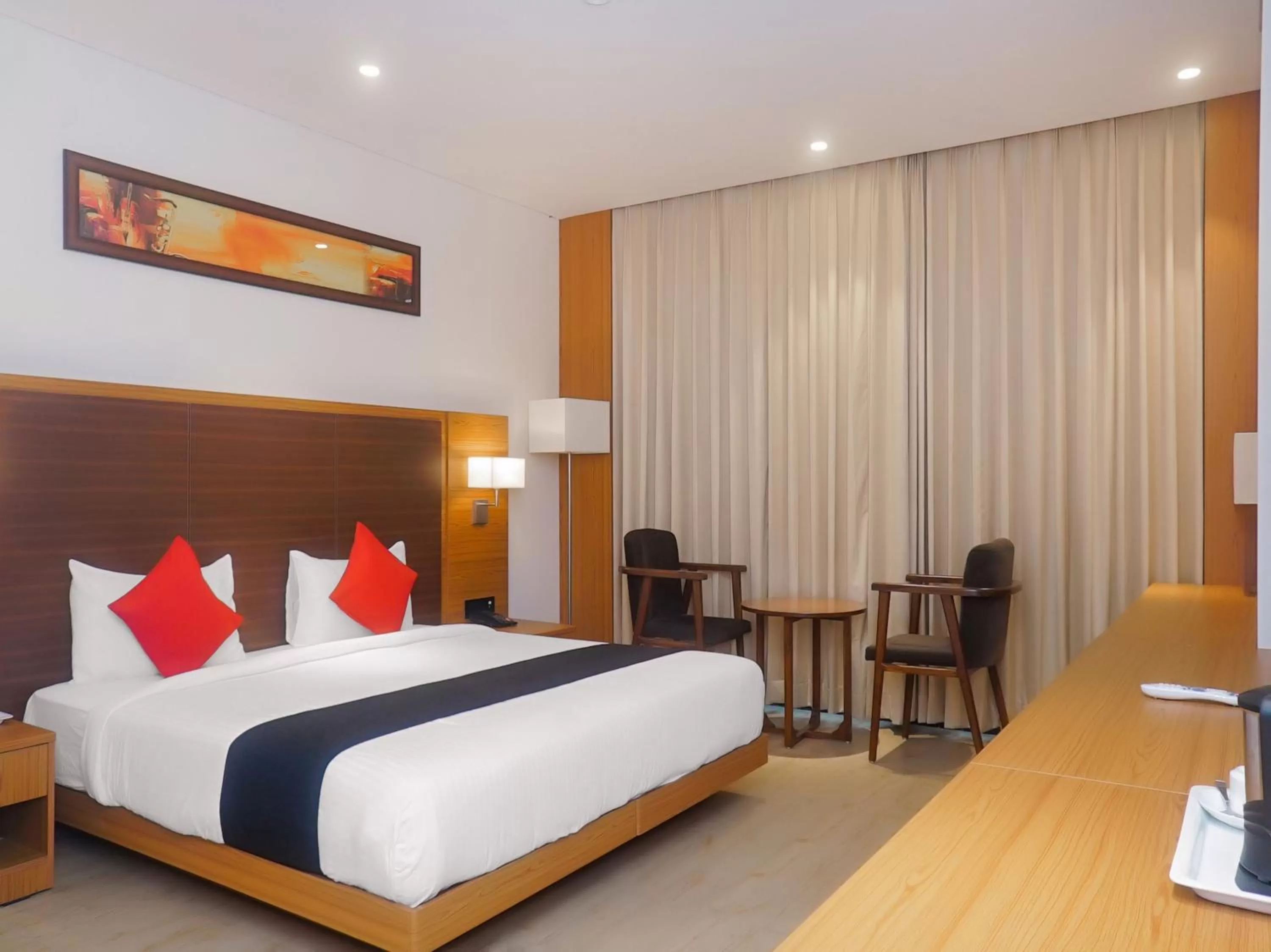 Bedroom, Bed in Grand Tamanna Hotel