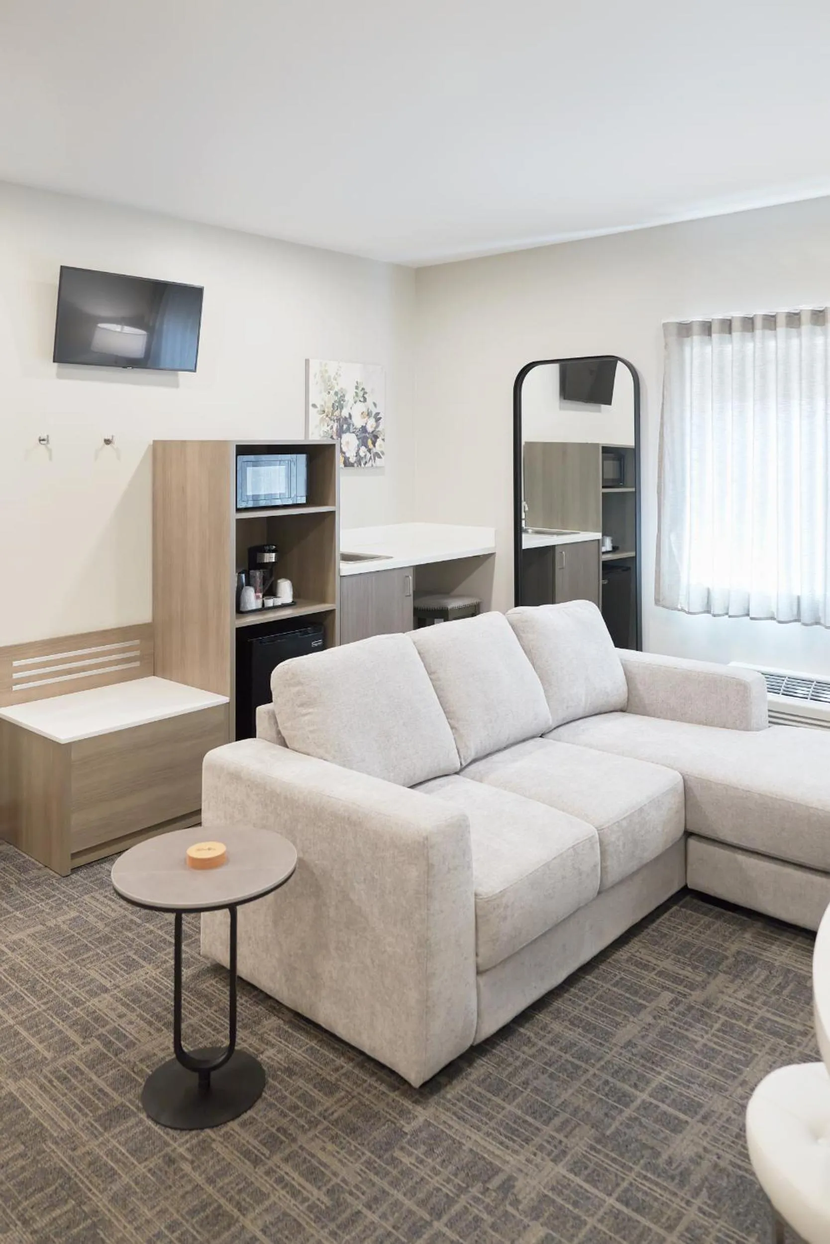 Living room, Seating Area in Americas Best Value Inn New Florence