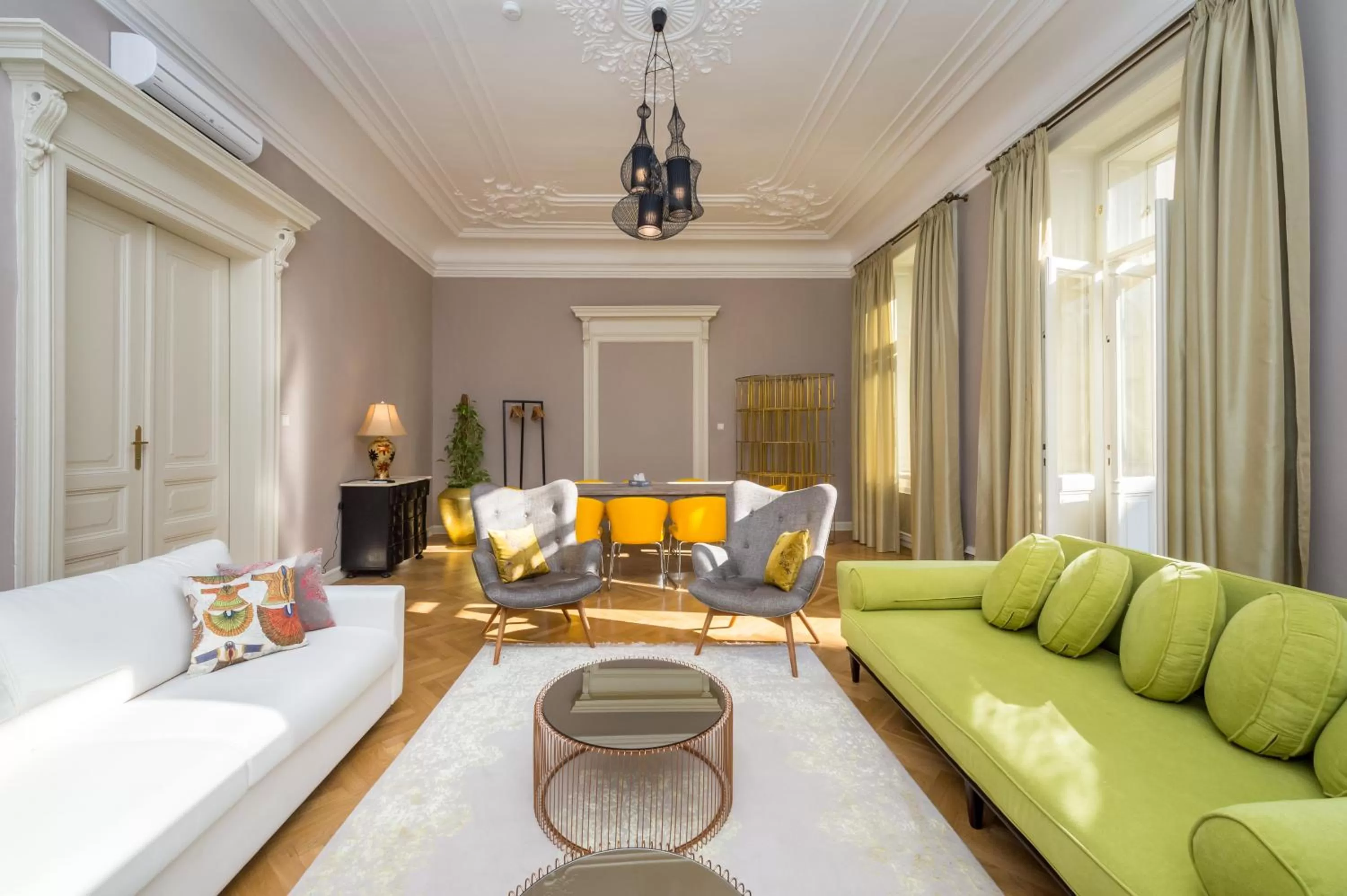 TV and multimedia in Grand Central Residence by TKC