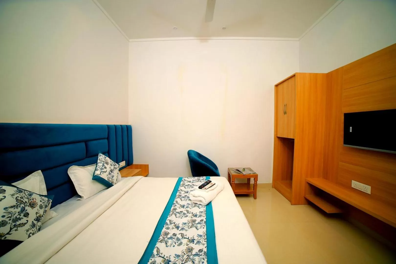 Photo of the whole room, Bed in Hotel Diamond View