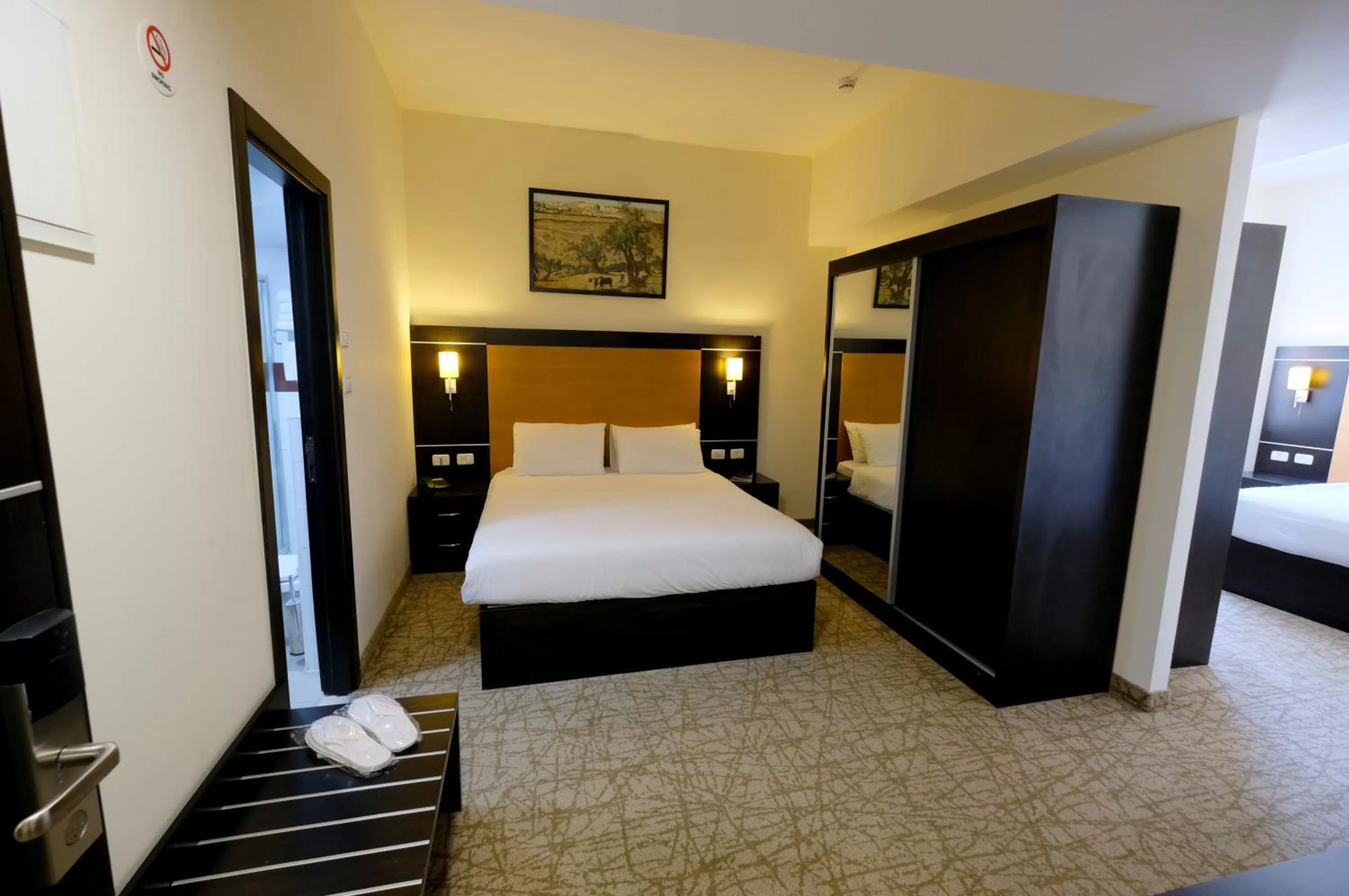 Bedroom, Bed in New Capitol Hotel - Jerusalem