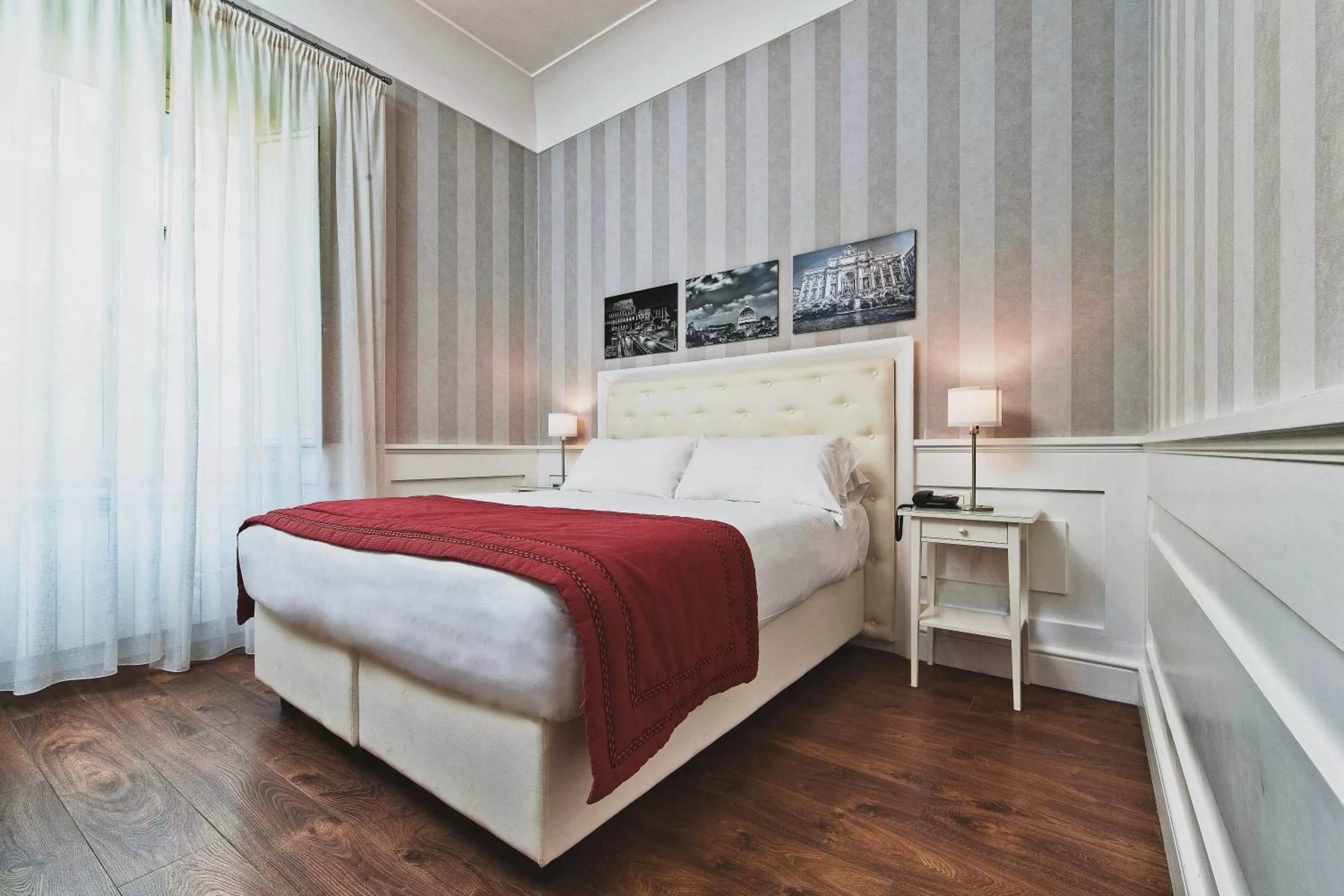 Photo of the whole room, Bed in Star Vatican Rooms