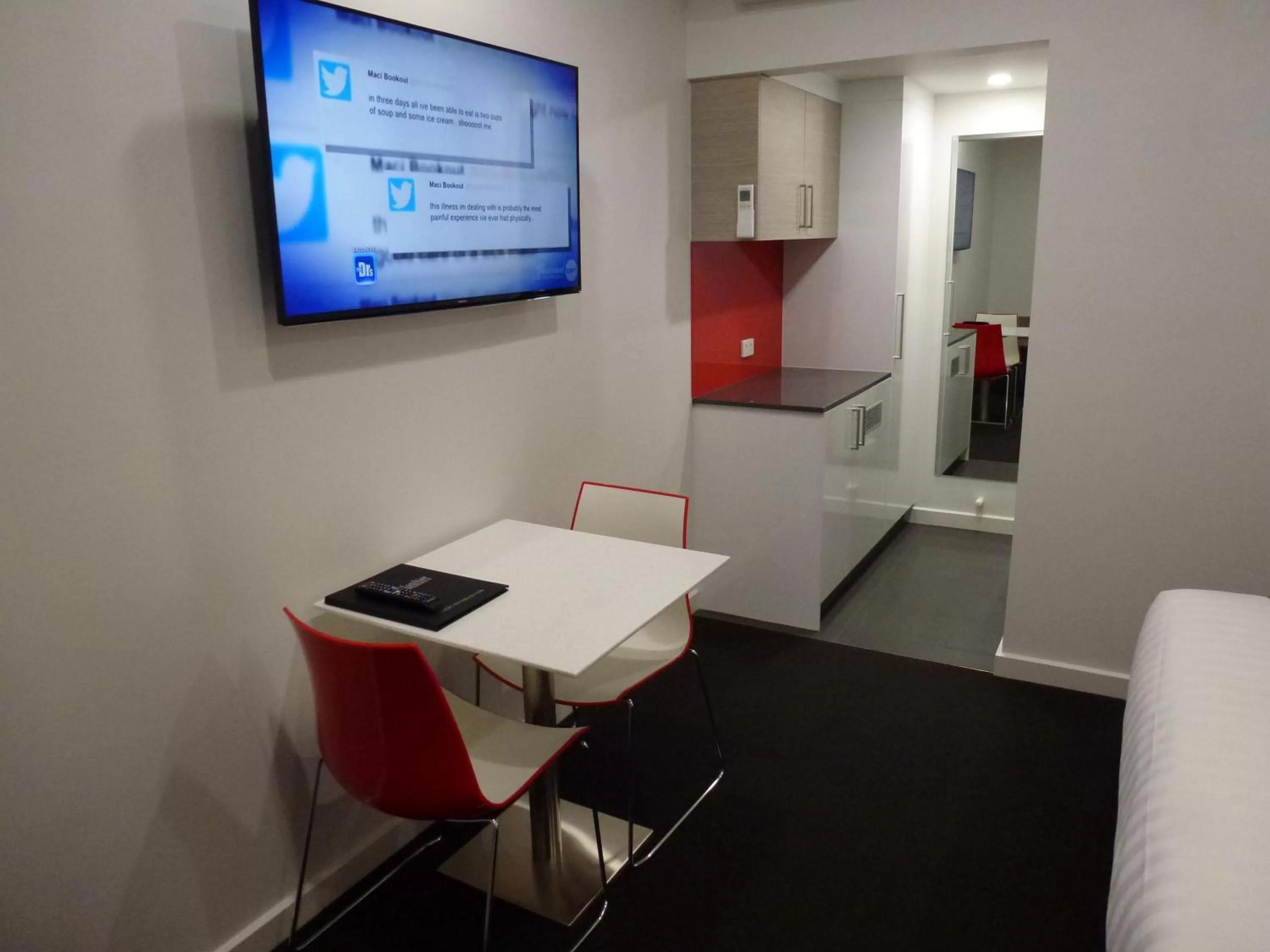 TV and multimedia in Tower Motor Inn