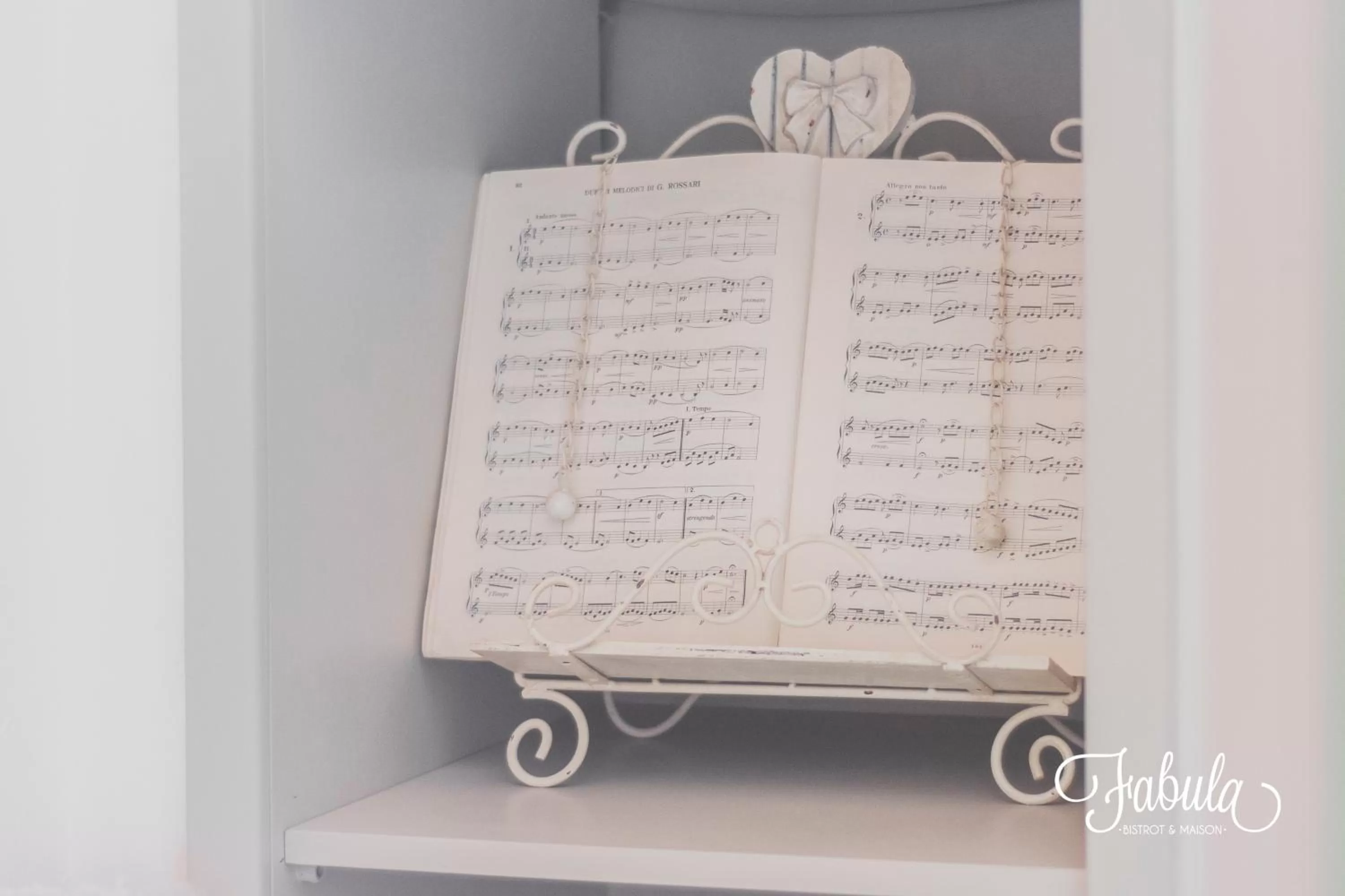 Communal lounge/ TV room, TV/Entertainment Center in Masseria Fabula Bistrot & Maison