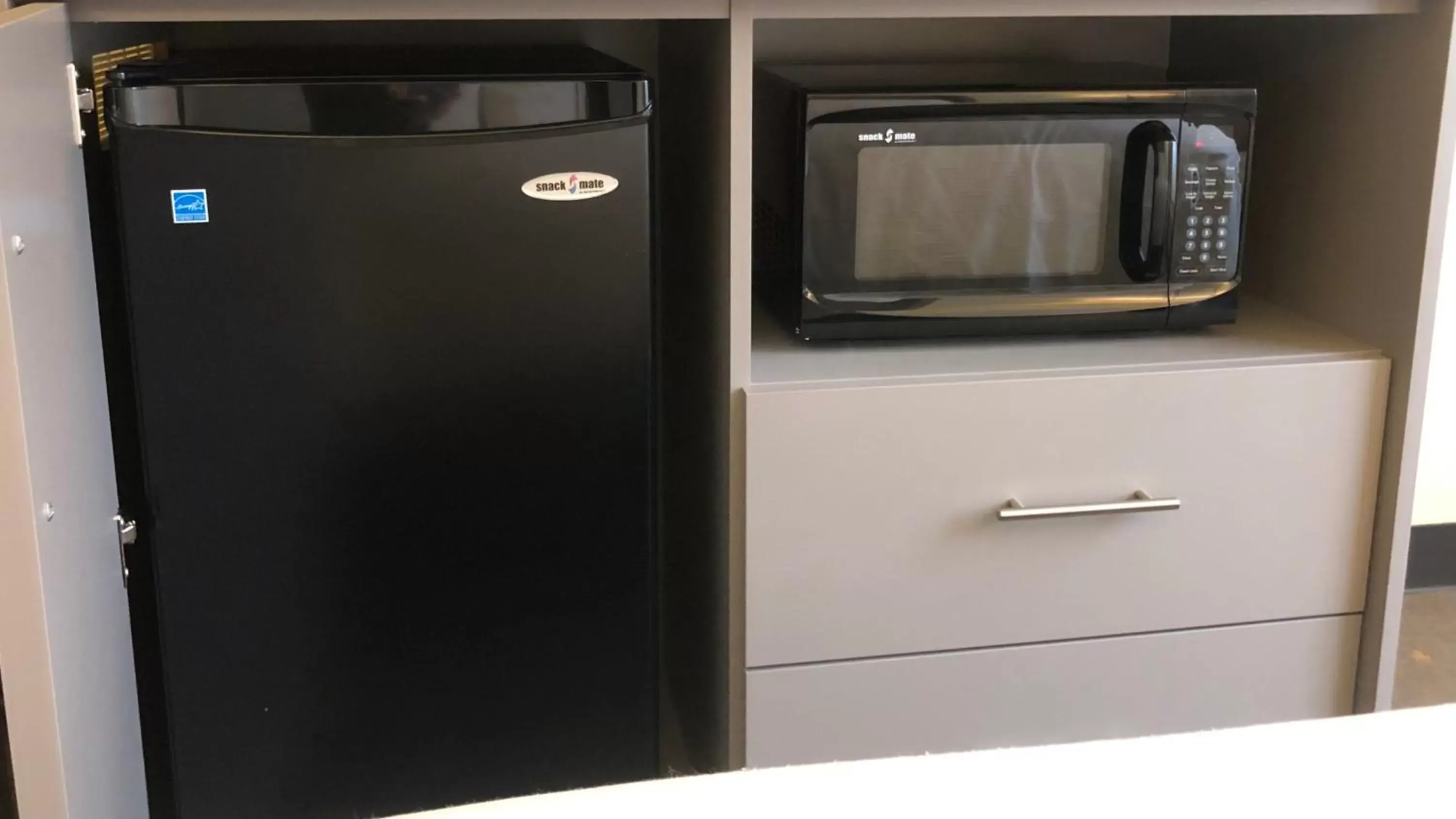 King Room with Sofa Bed - Non-Smoking in Holiday Inn Asheville East-Blue Ridge Pkwy by IHG King Room with Sofa Bed - Non-Smoking in Holiday Inn Asheville East-Blue Ridge Pkwy by IHG