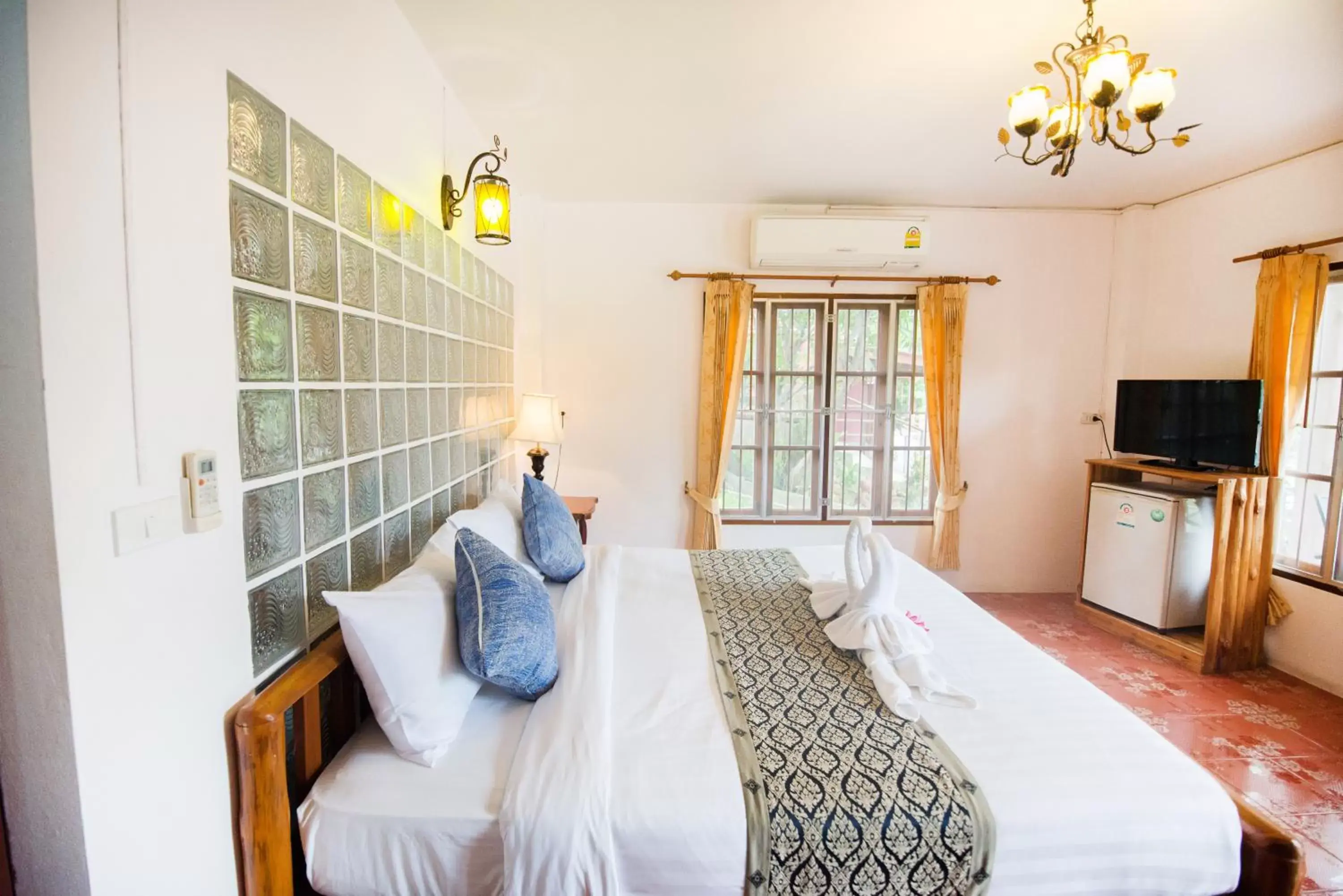 Studio with River View in Pongphen Guesthouse - SHA Plus Certified Studio with River View in Pongphen Guesthouse - SHA Plus Certified