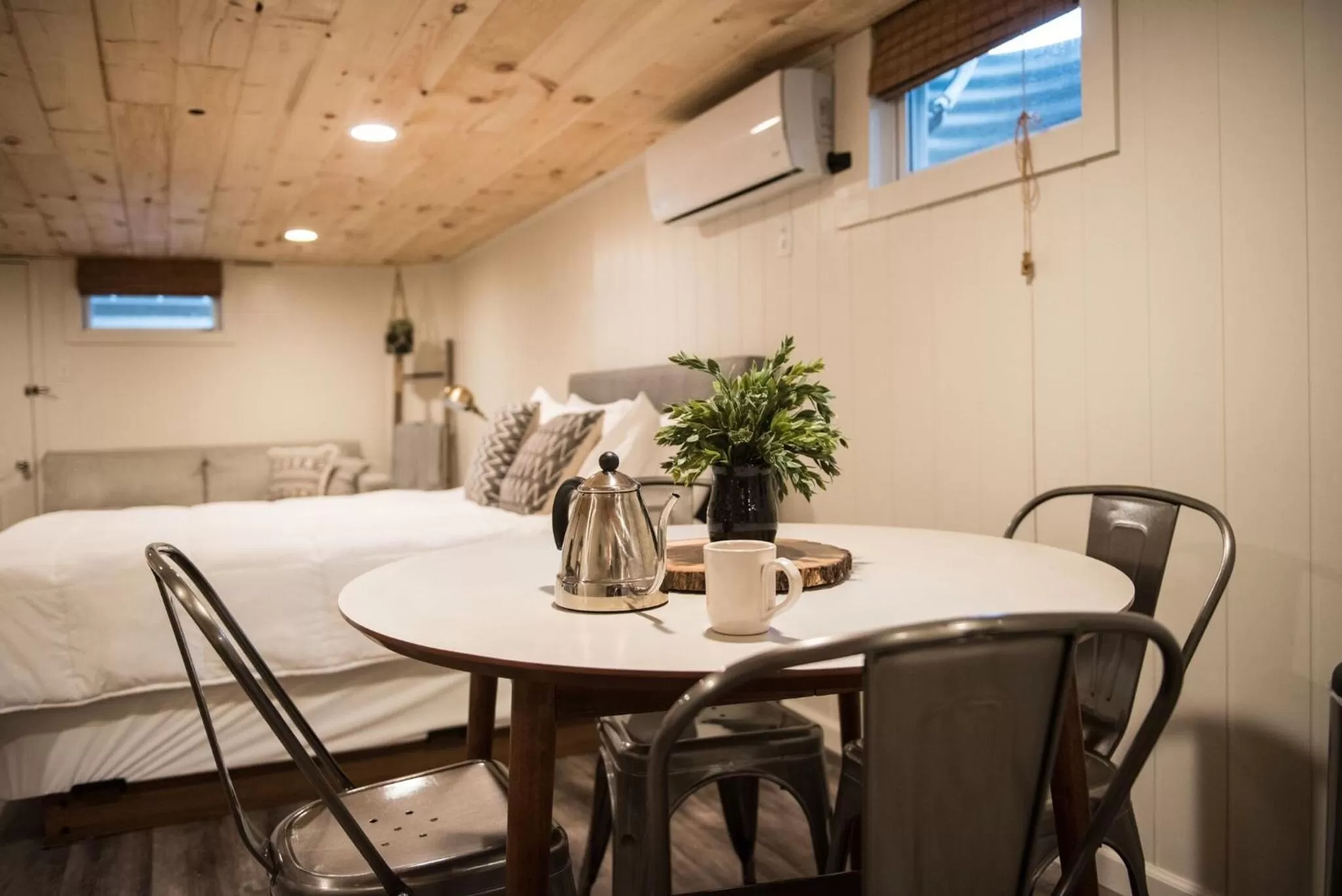Seating area in The Carriage House at Strasburg