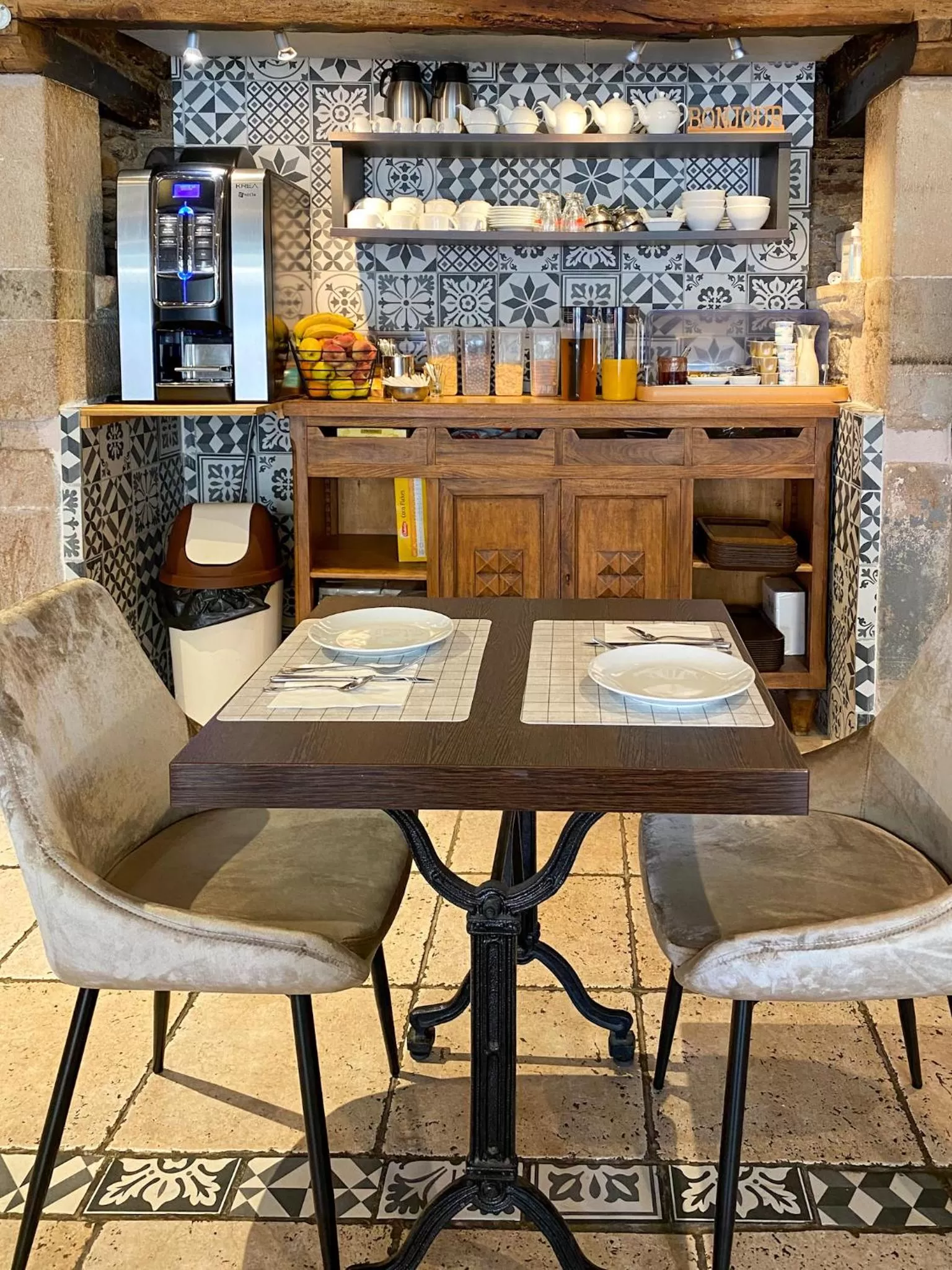 Restaurant/places to eat in Hôtel Les Tilleuls de Pareloup à Salles-Curan